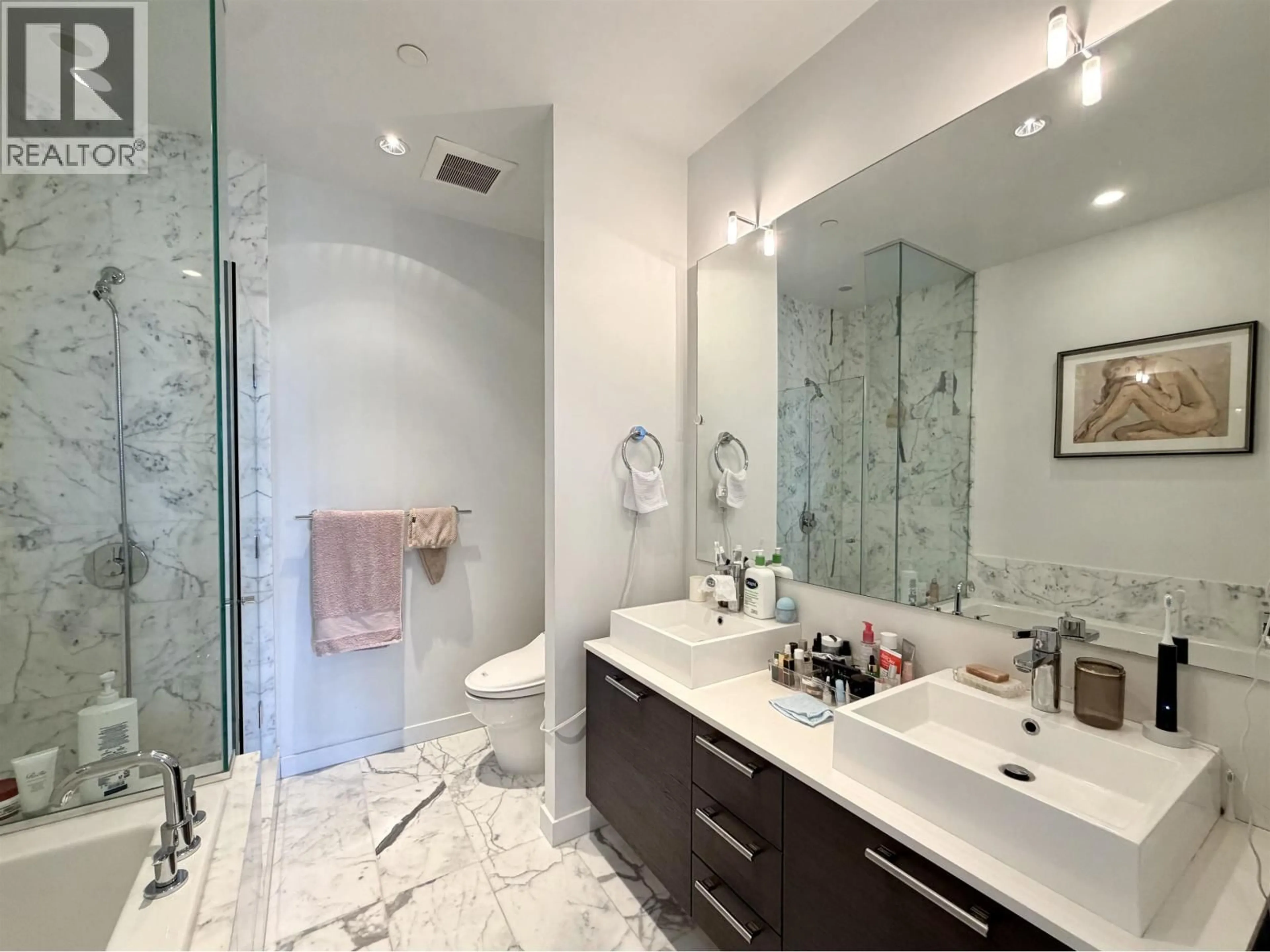 Contemporary bathroom, ceramic/tile floor for 311 - 5177 BRIGHOUSE WAY, Richmond British Columbia V7C0A7