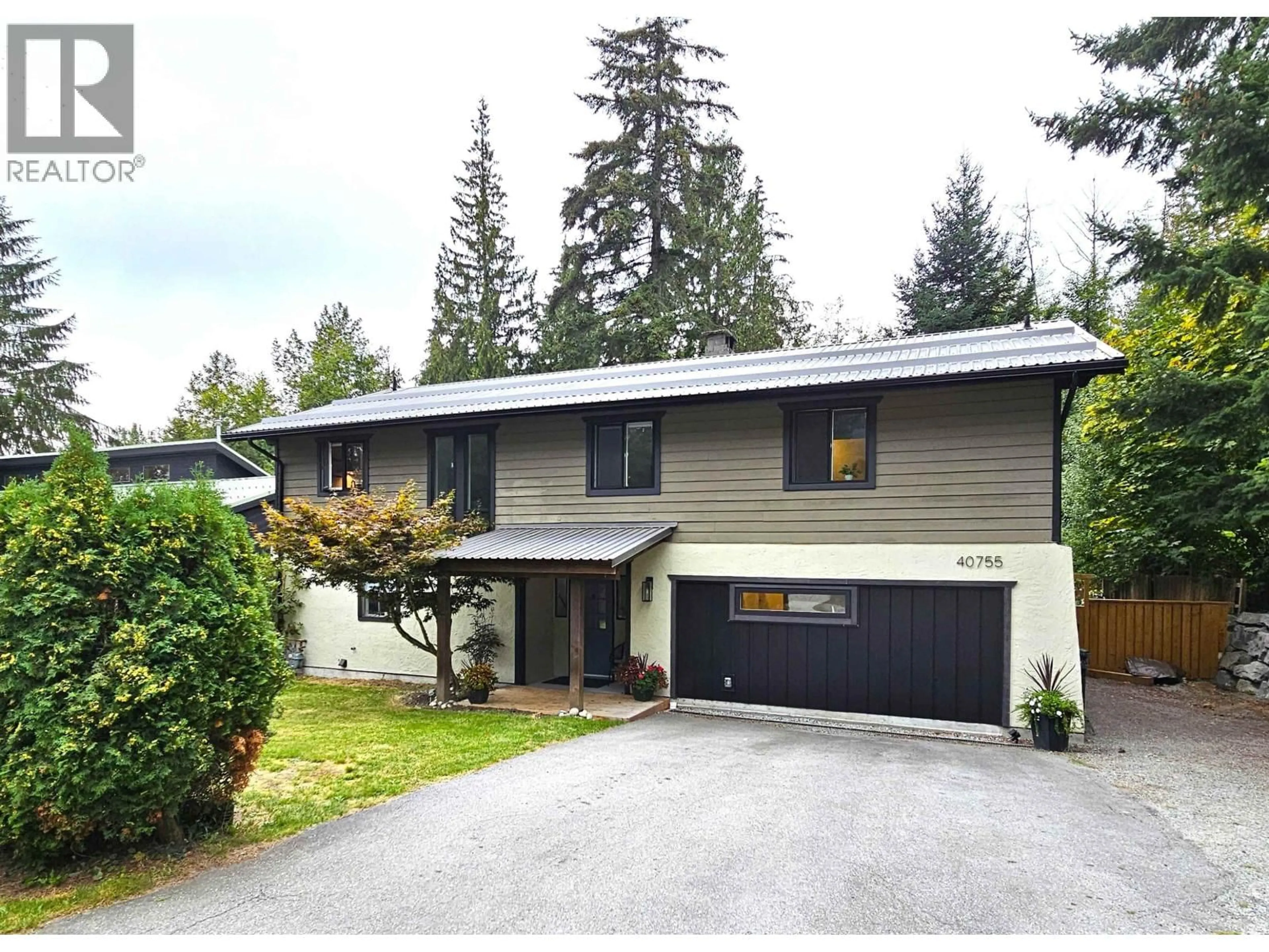 Home with vinyl exterior material, street for 40755 THUNDERBIRD RIDGE, Squamish British Columbia V0N1T0