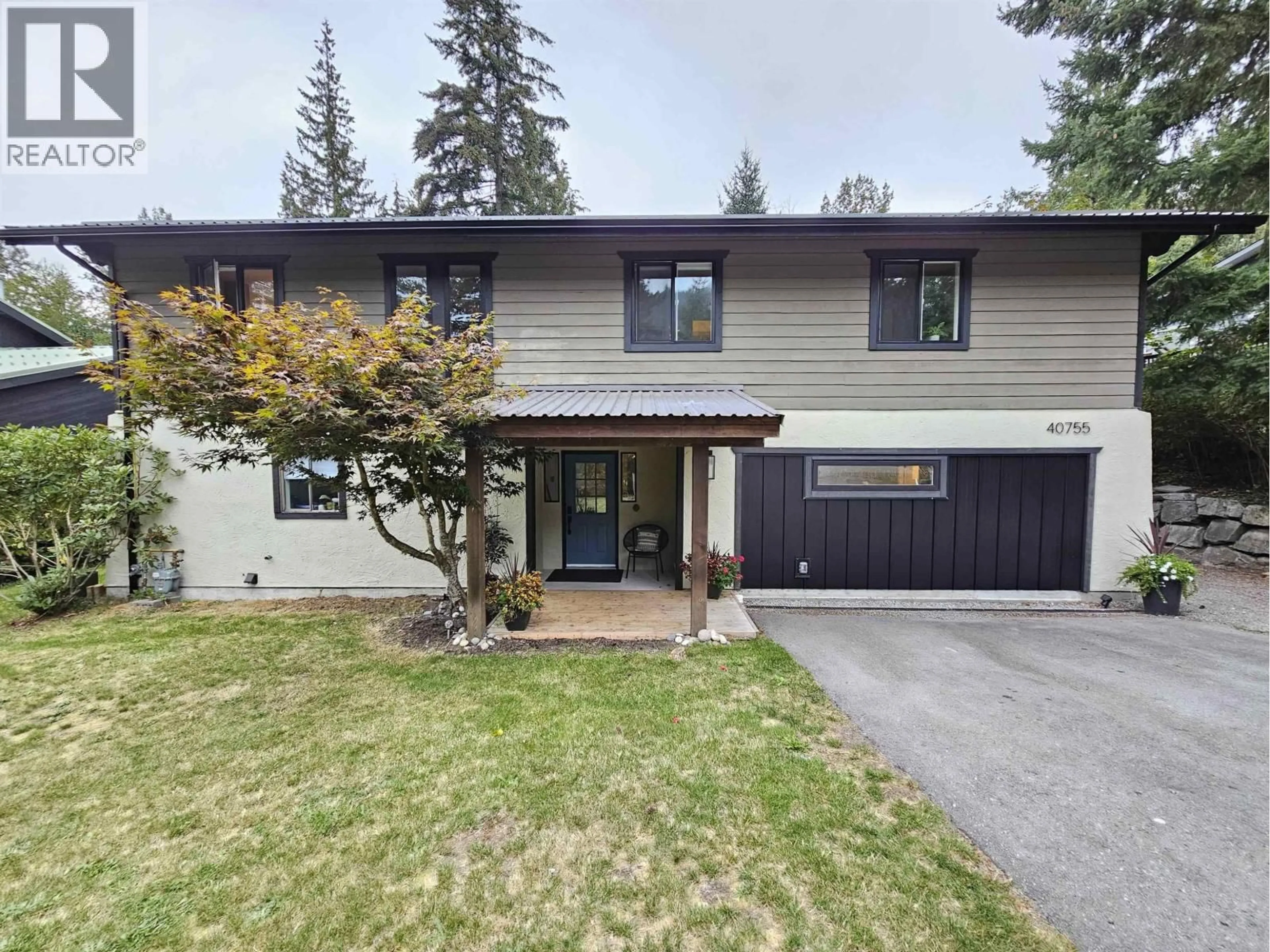 Home with vinyl exterior material, street for 40755 THUNDERBIRD RIDGE, Squamish British Columbia V0N1T0