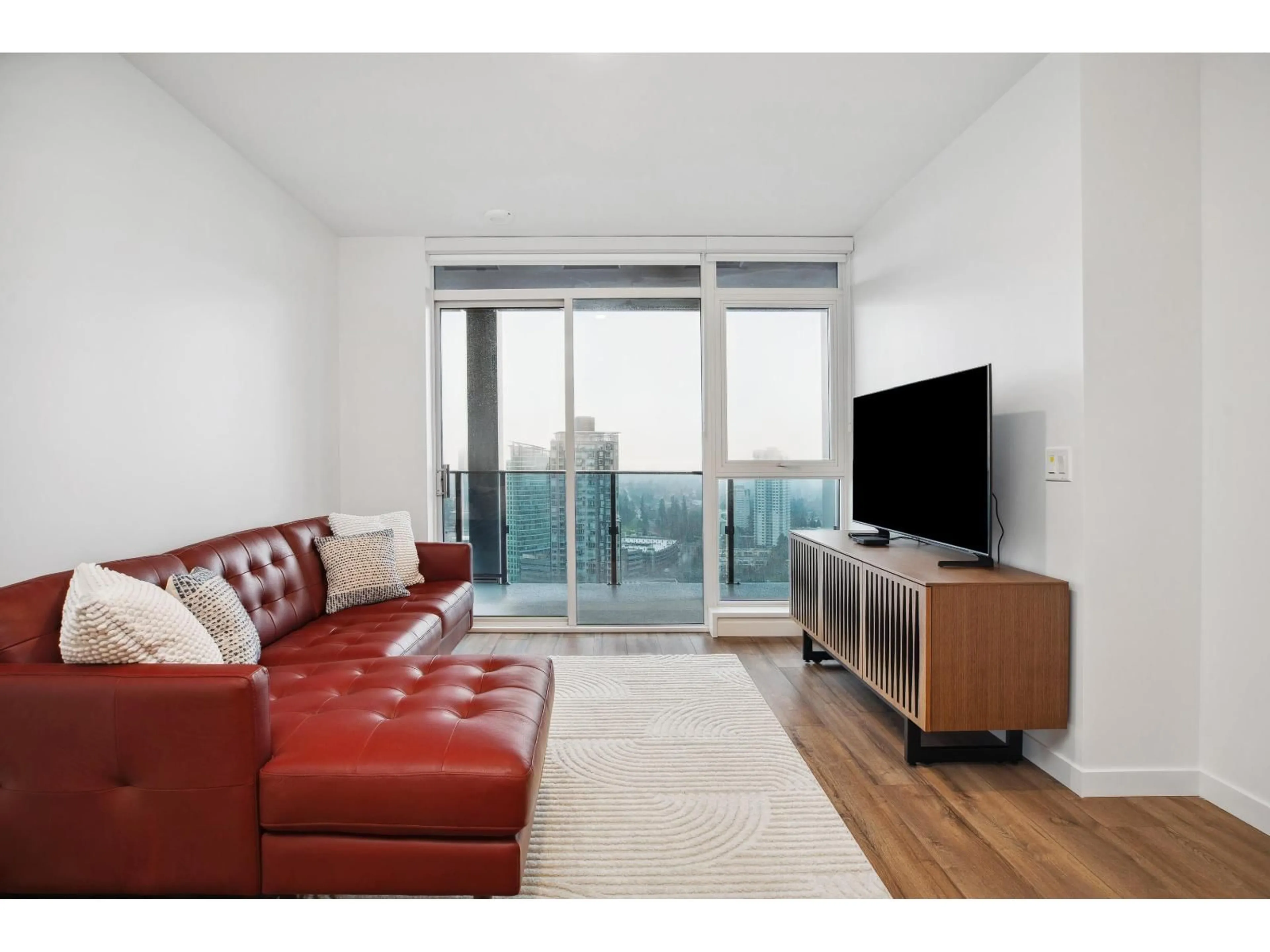 Living room with furniture, wood/laminate floor for 3609 - 10448 UNIVERSITY DRIVE, Surrey British Columbia V3T0S7