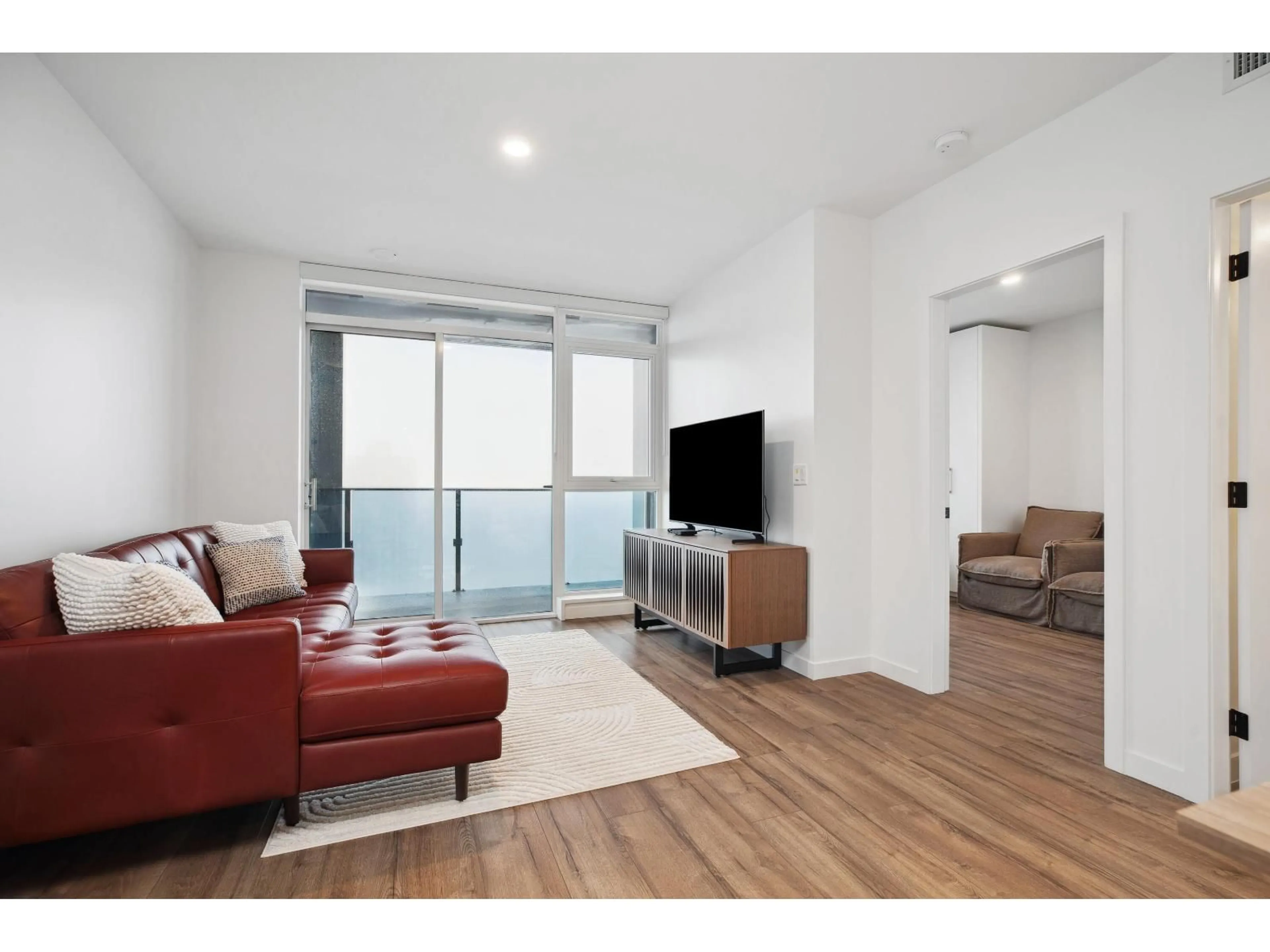 Living room with furniture, wood/laminate floor for 3609 - 10448 UNIVERSITY DRIVE, Surrey British Columbia V3T0S7