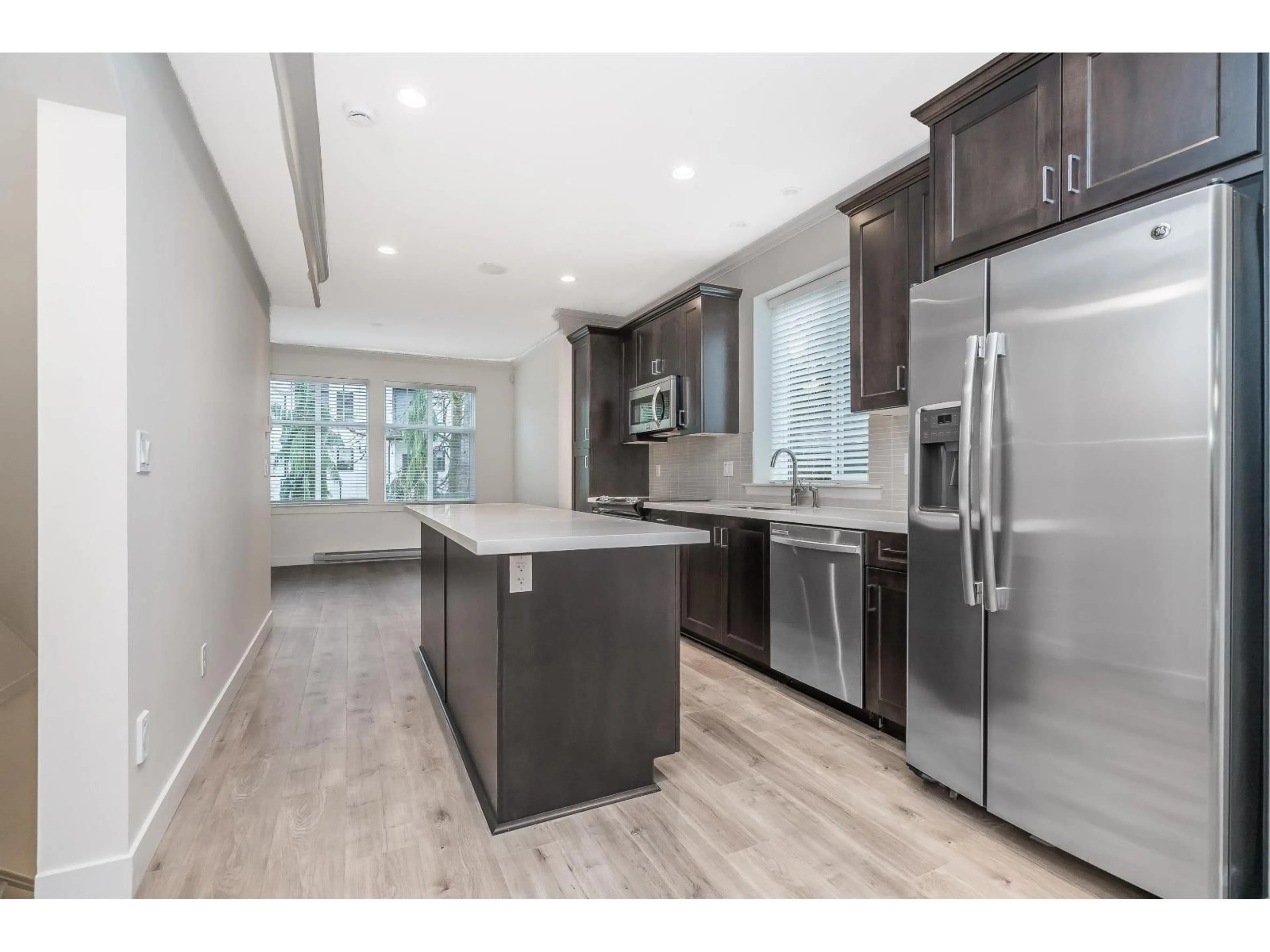 Open concept kitchen, wood/laminate floor for 43 - 14271 60TH AVENUE, Surrey British Columbia V3X2N4