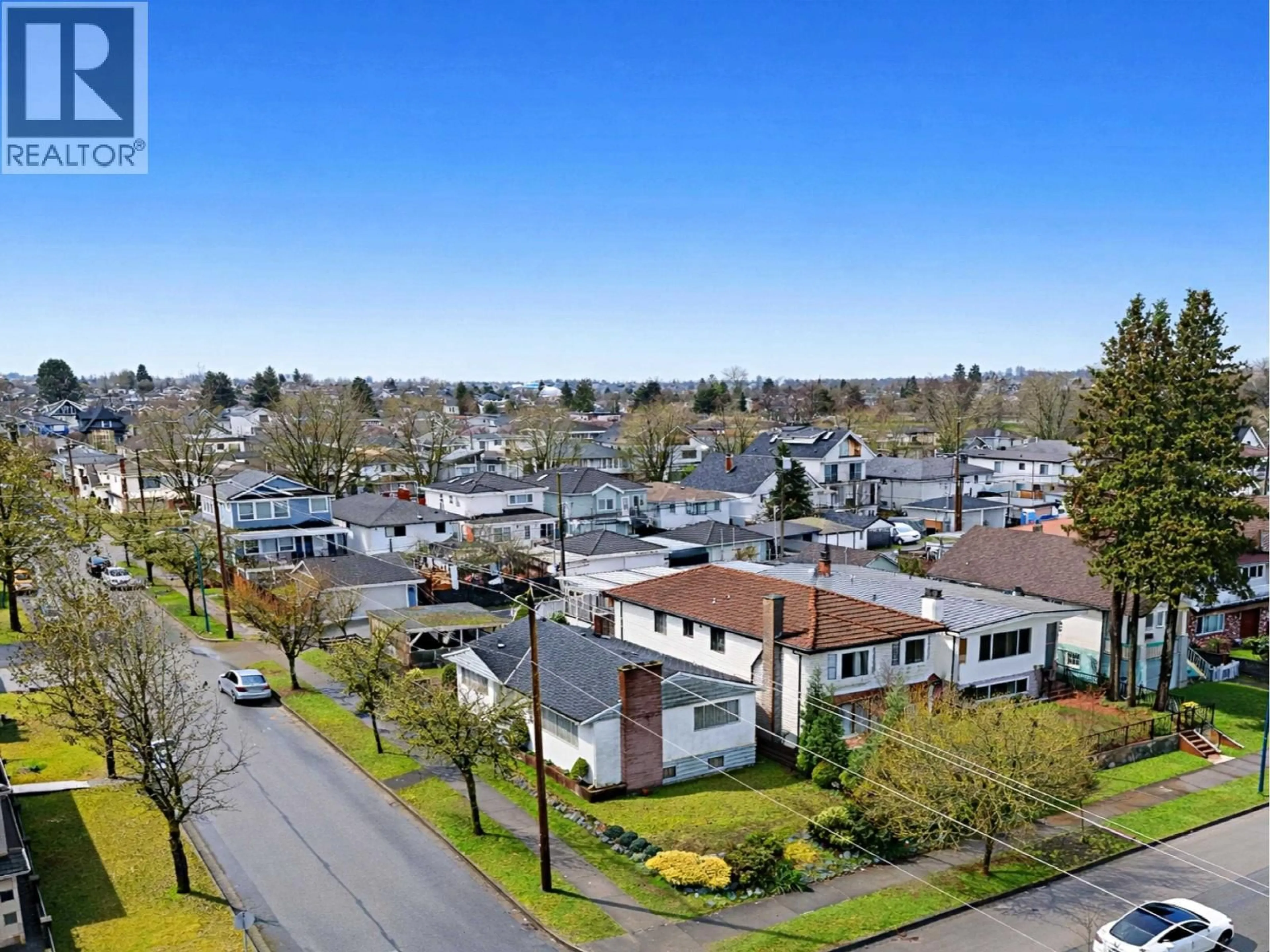 A pic from outside/outdoor area/front of a property/back of a property/a pic from drone, street for 1415 KASLO STREET, Vancouver British Columbia V5K3Z8