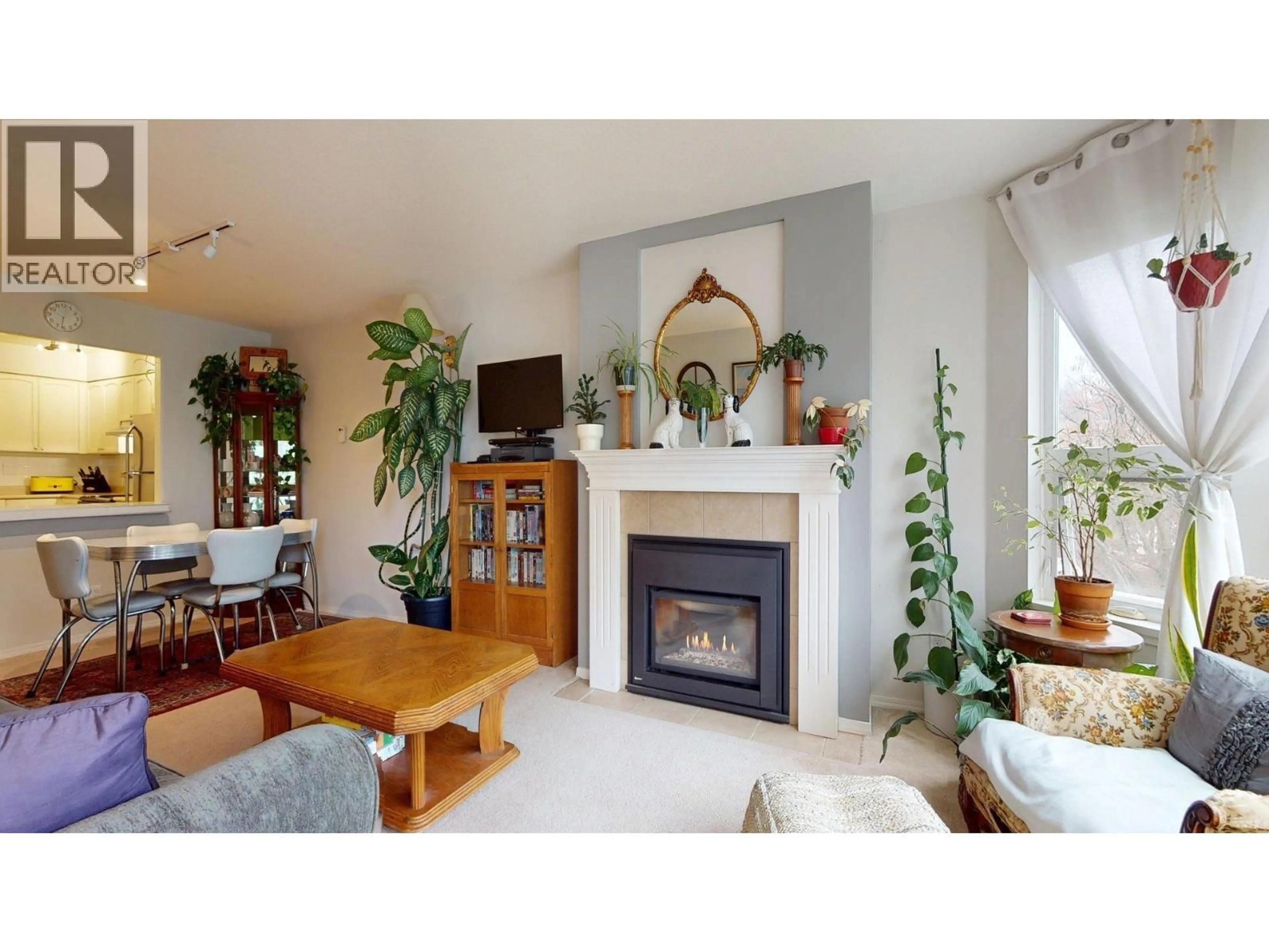 Living room with furniture, unknown for 202 - 1468 PEMBERTON AVENUE, Squamish British Columbia V8B0K2