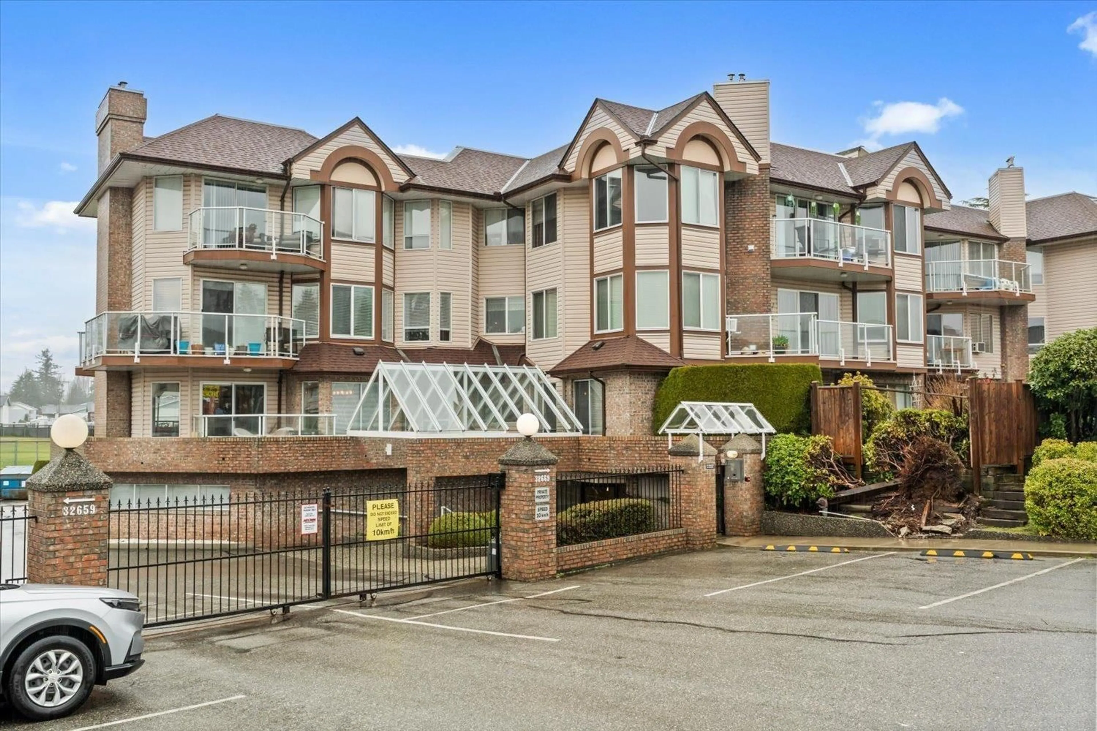 Unknown for 307 - 32669 GEORGE FERGUSON WAY, Abbotsford British Columbia V2T4E4