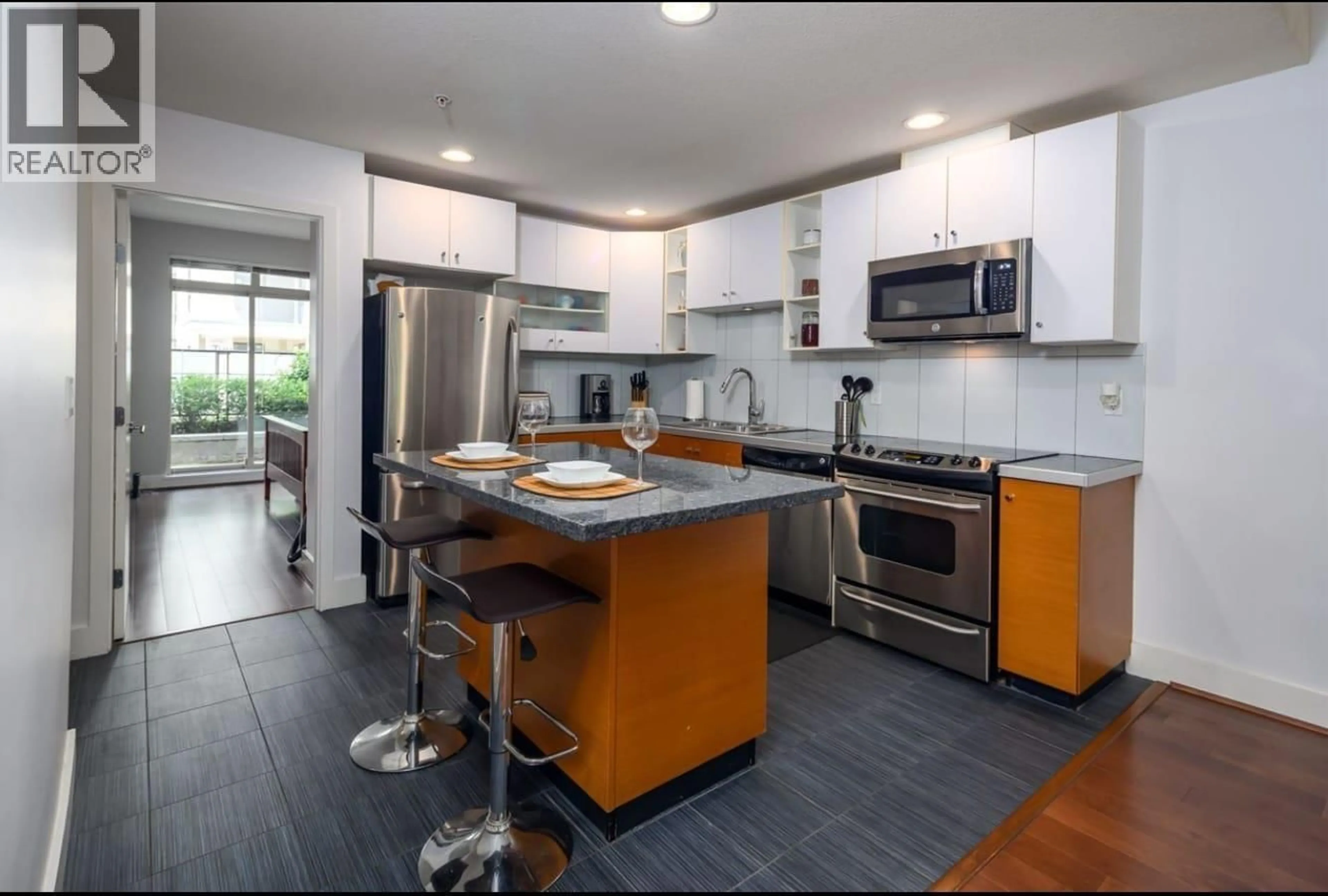 Open concept kitchen, ceramic/tile floor for 32 - 728 14TH STREET, North Vancouver British Columbia V7M0A8
