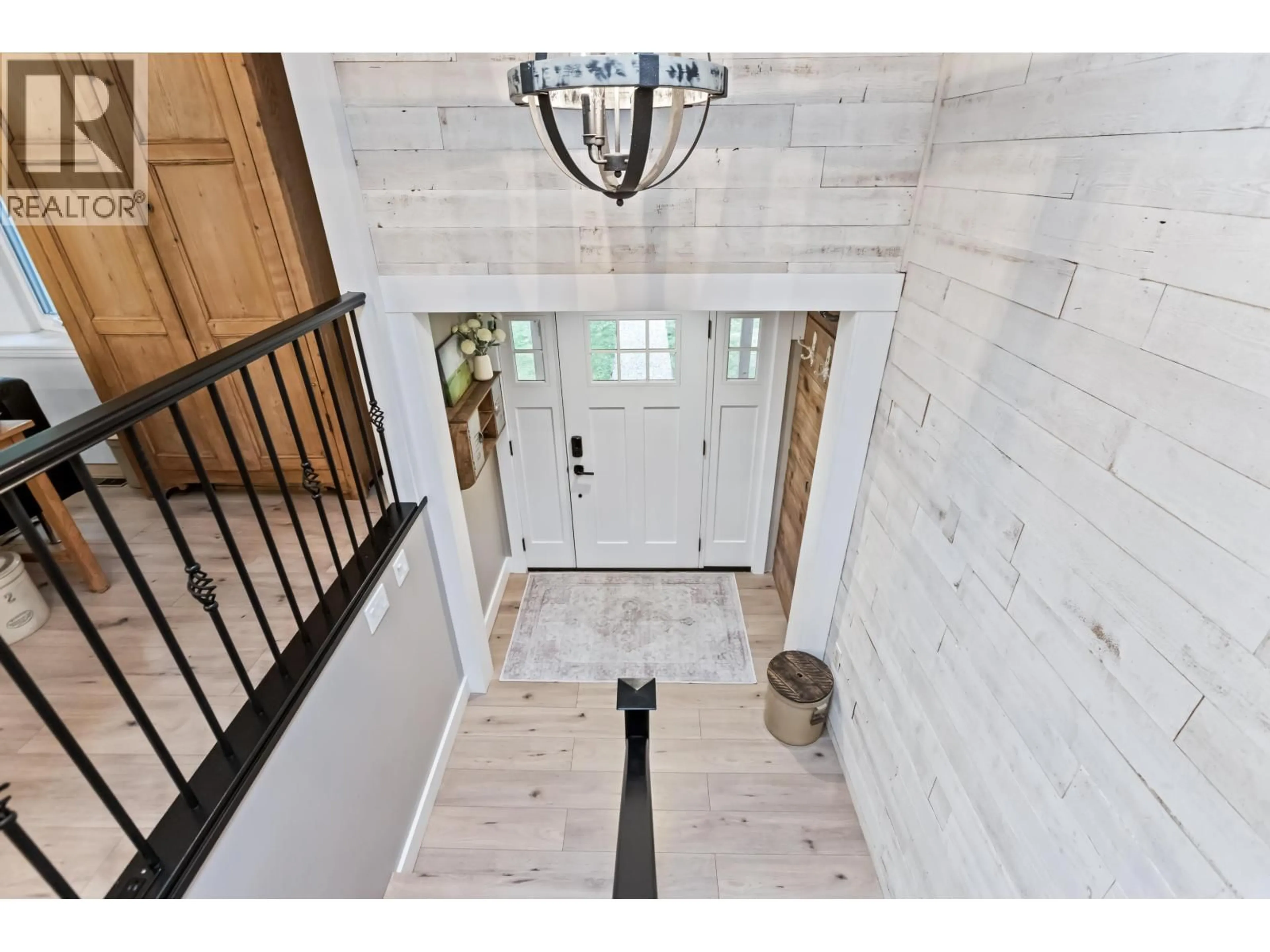 Indoor entryway for 26030 103 AVENUE, Maple Ridge British Columbia V2W1K1