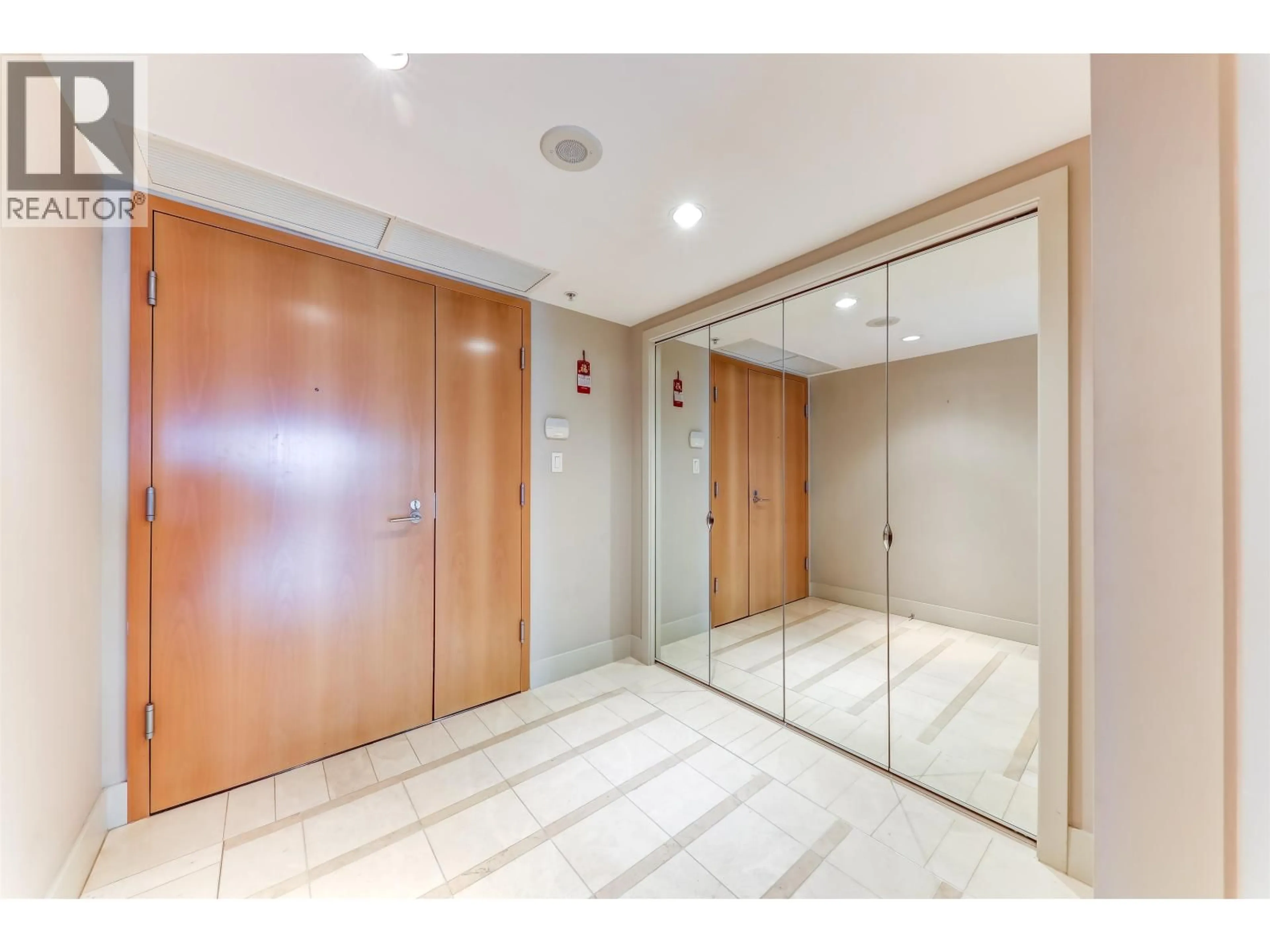 Indoor foyer for 402 - 590 NICOLA STREET, Vancouver British Columbia V6G3J8