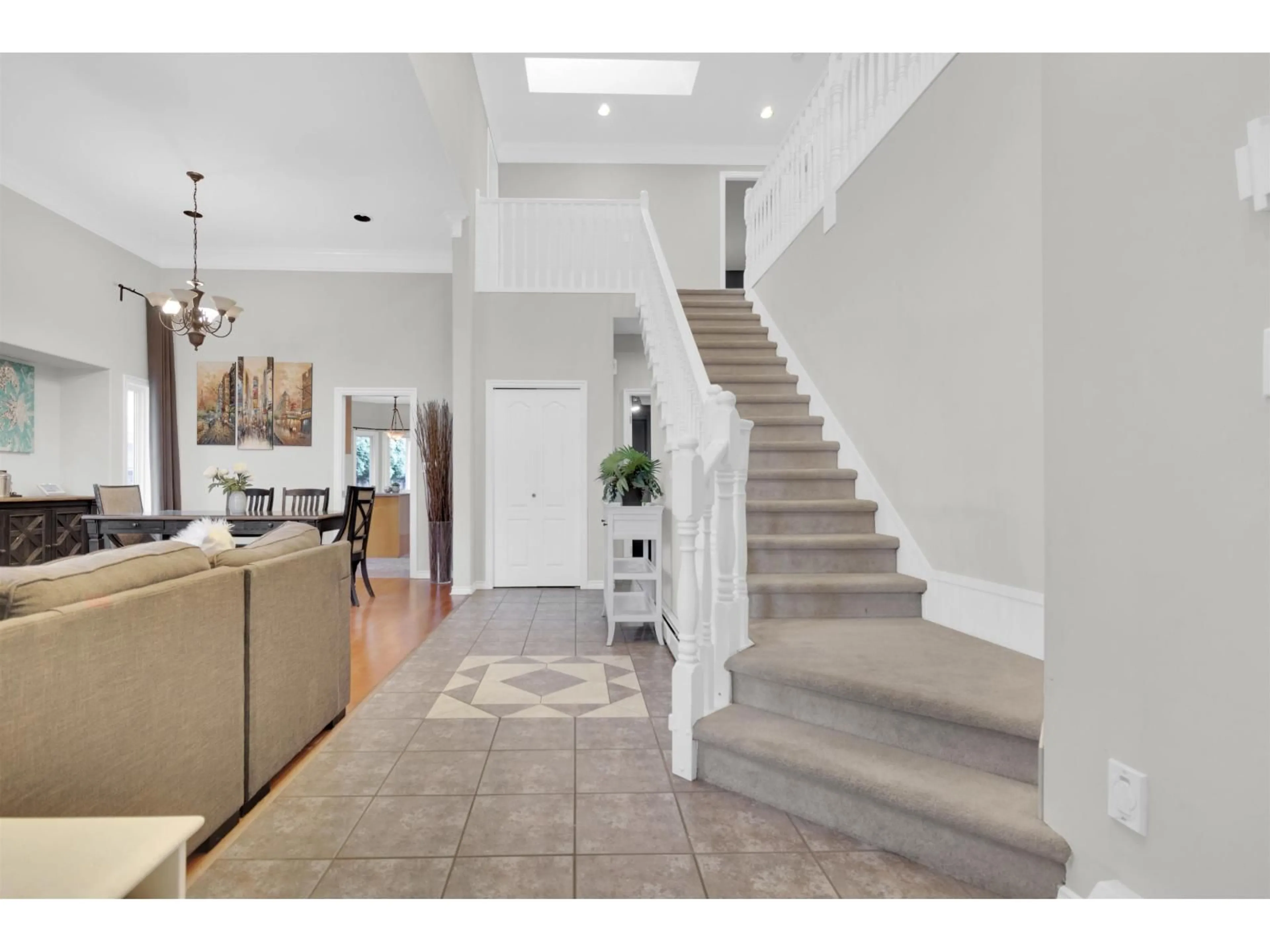 Indoor entryway for 16896 84 AVENUE, Surrey British Columbia V4N4V3