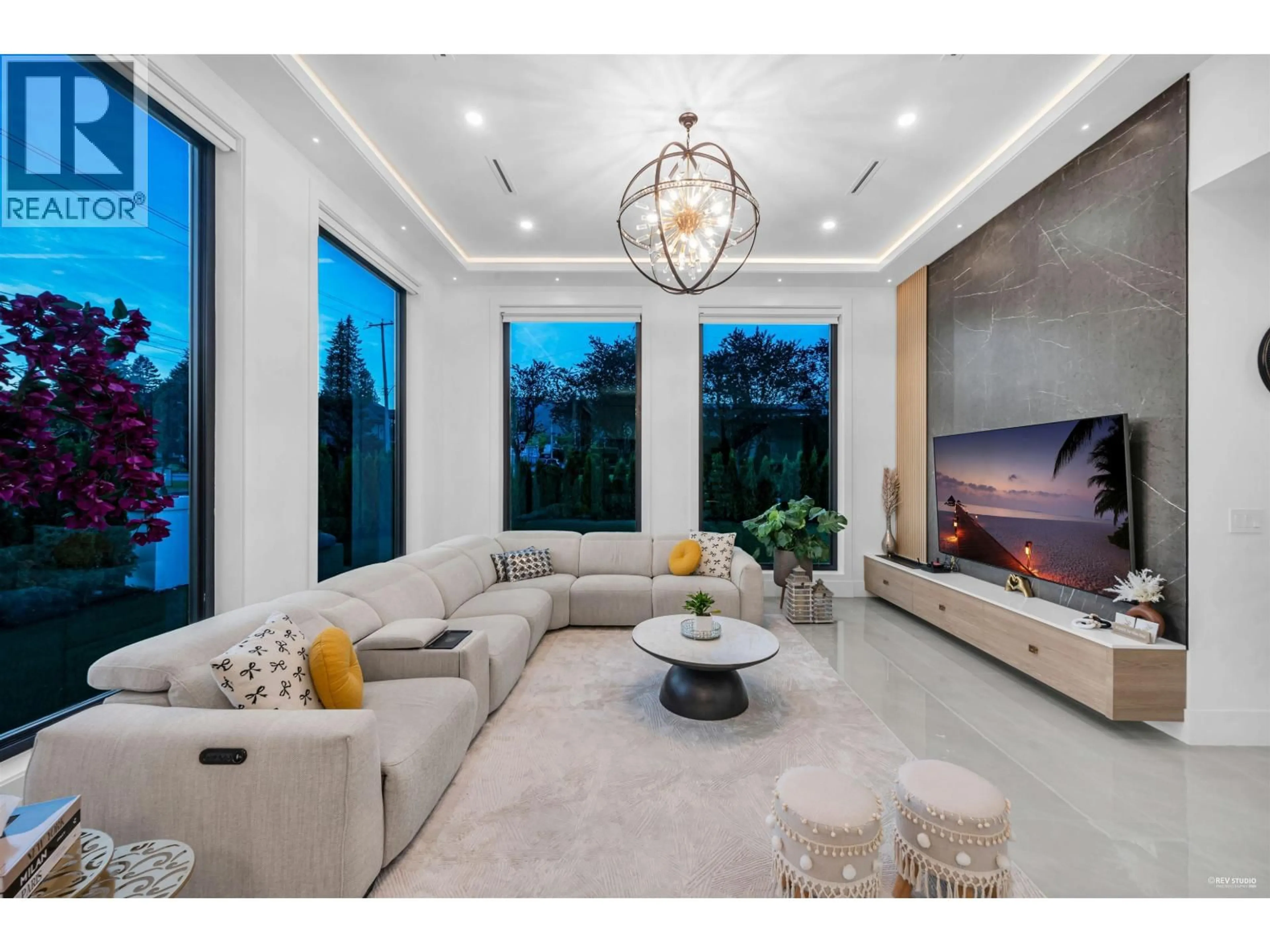 Home theater for 1390 SUTHERLAND AVENUE, North Vancouver British Columbia V7L4B2