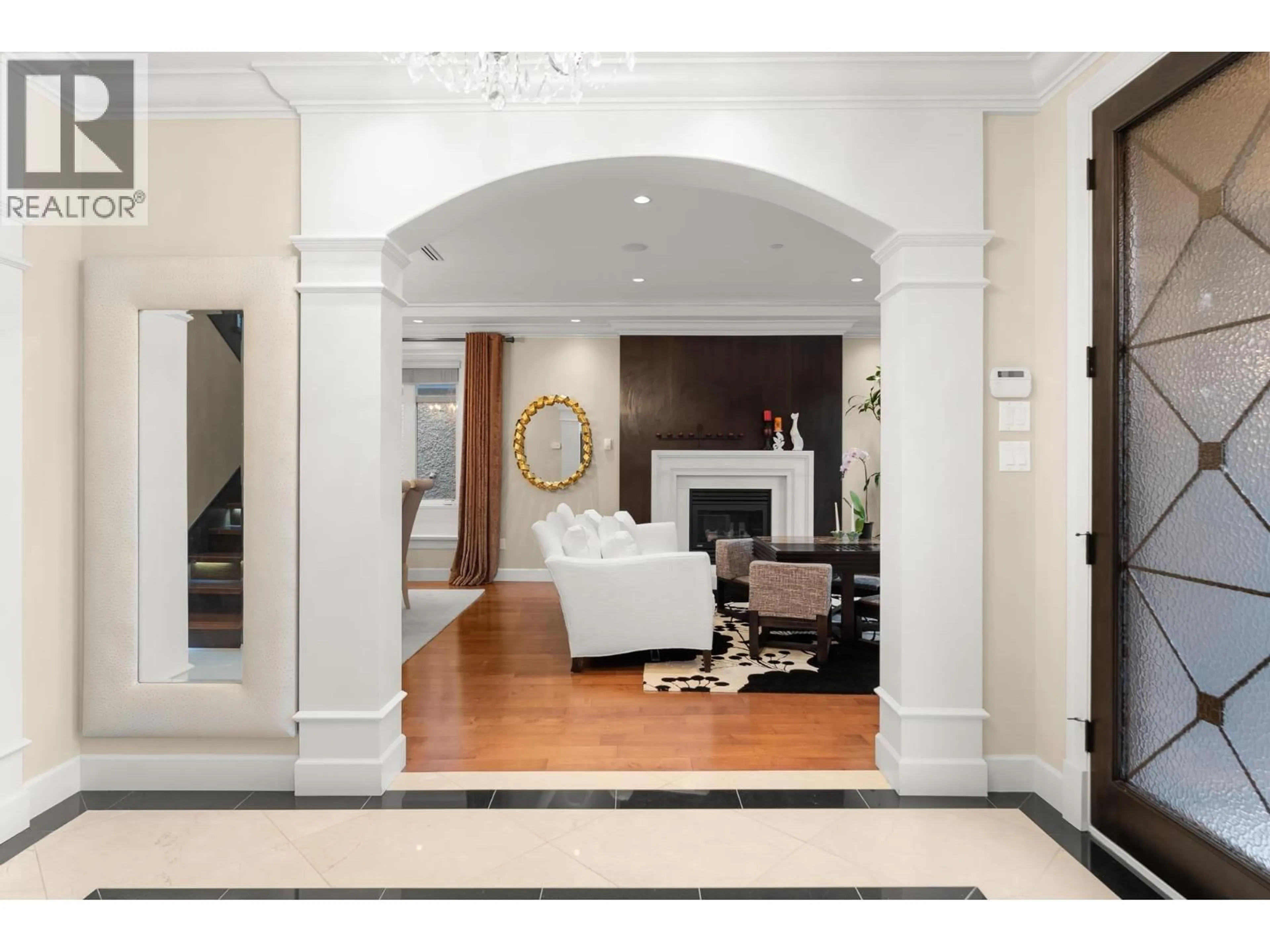 Indoor foyer for 1041 58TH AVENUE, Vancouver British Columbia V6P1V9