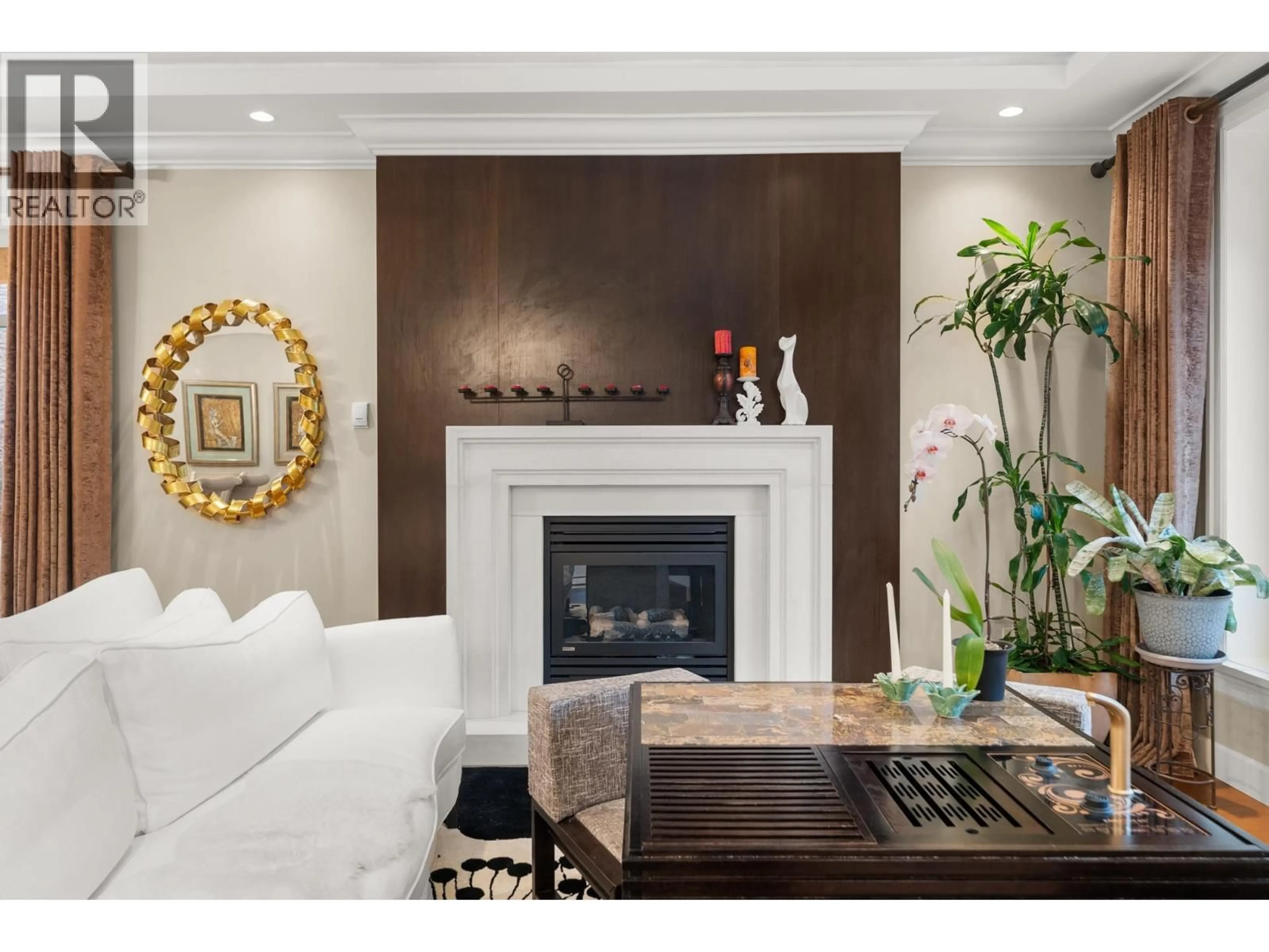 Living room with furniture, wood/laminate floor for 1041 58TH AVENUE, Vancouver British Columbia V6P1V9