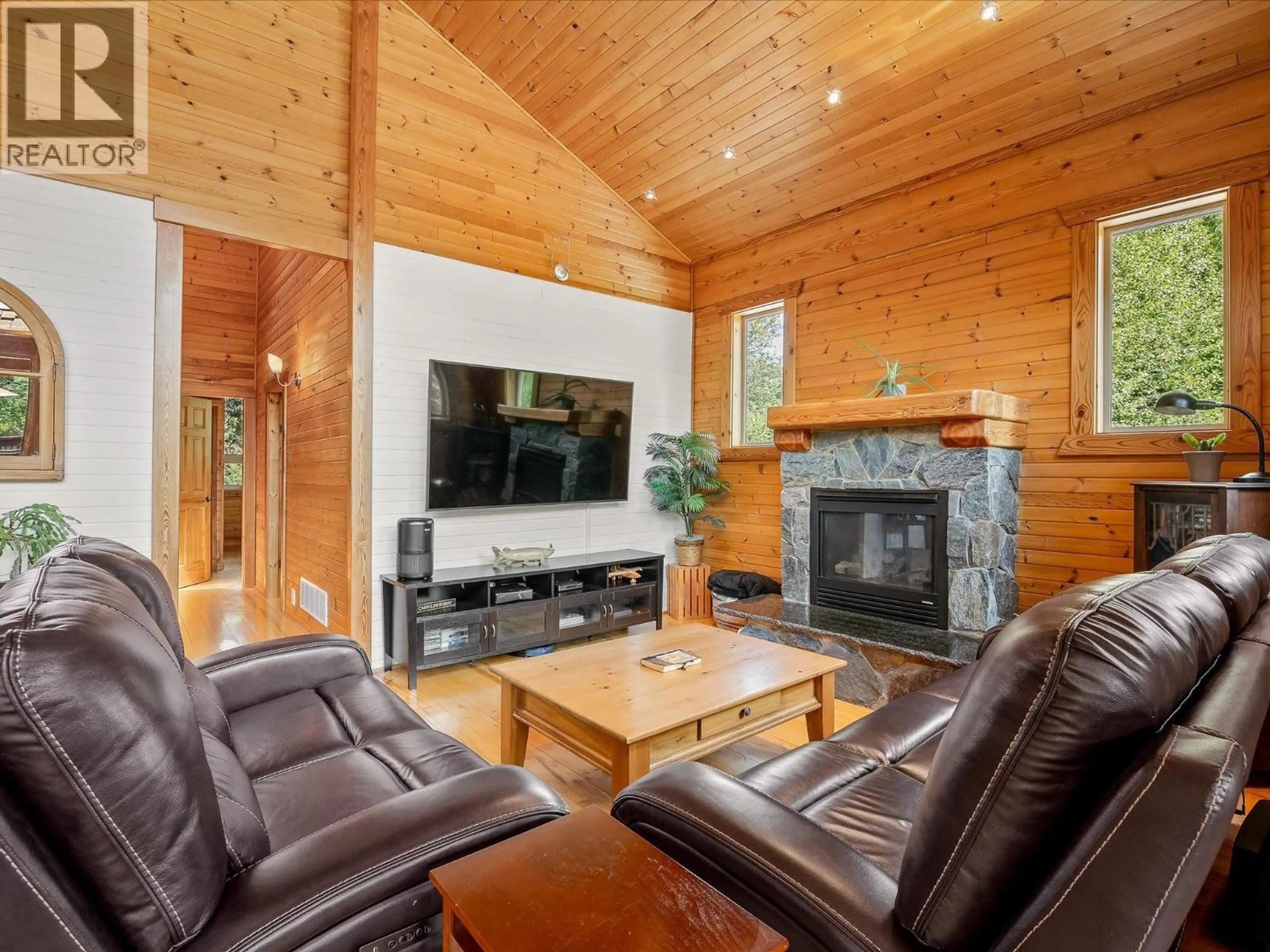 Living room with furniture, wood/laminate floor for 1470 FRASER ROAD, Pemberton British Columbia V0N2L0