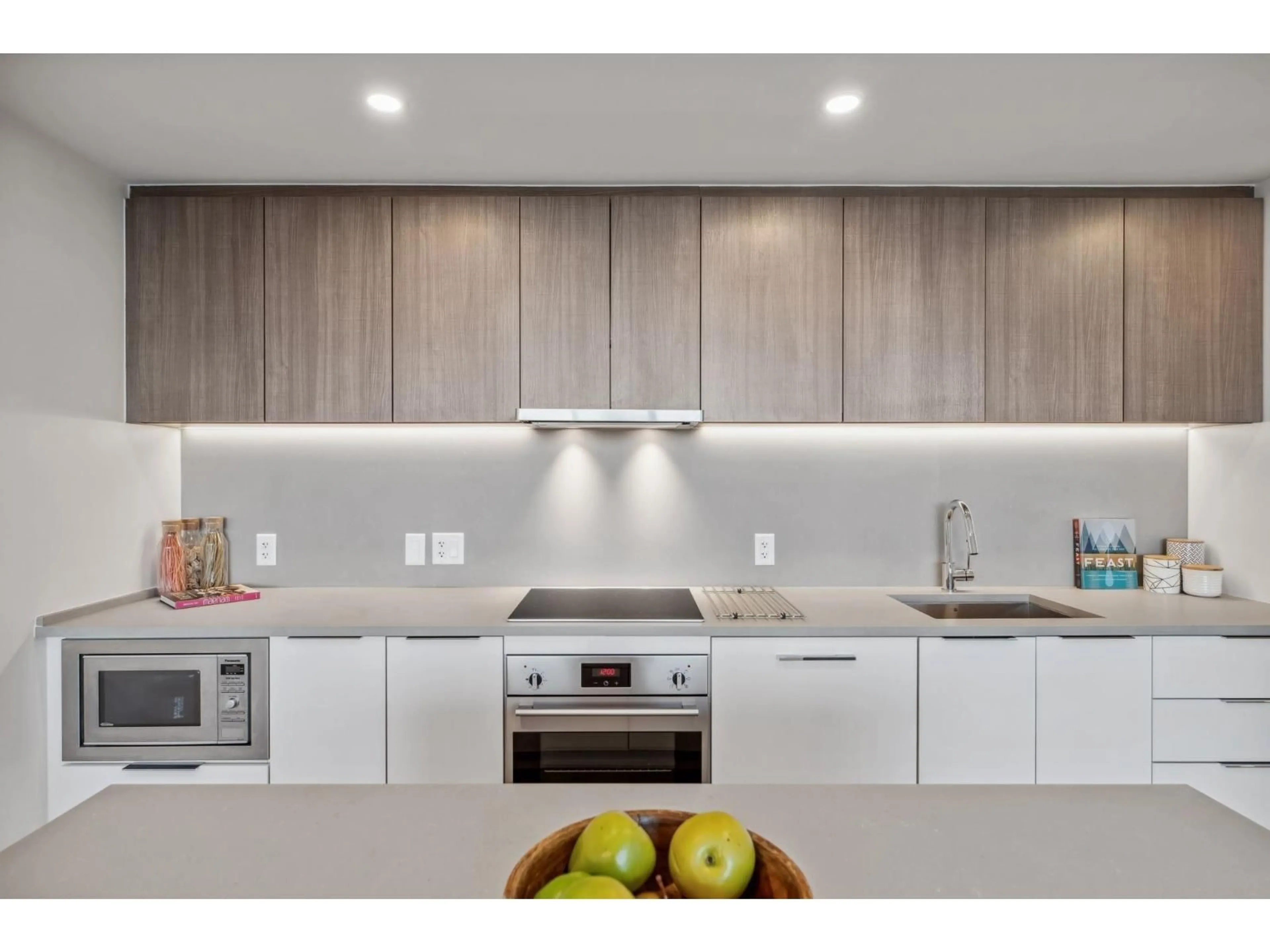 Contemporary kitchen, wood/laminate floor for 709 - 13318 104 AVENUE, Surrey British Columbia V3T0R2