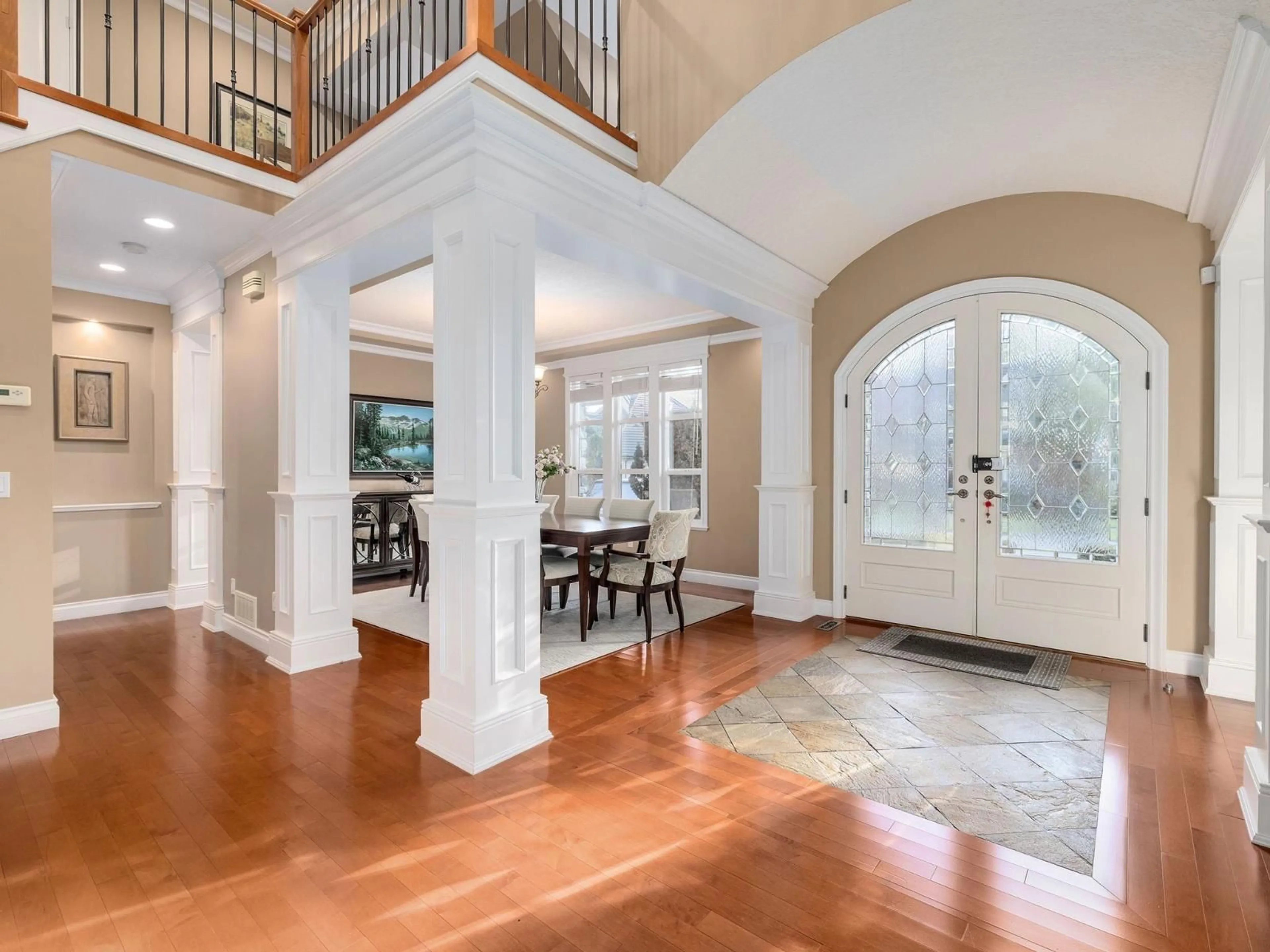 Indoor entryway for 14185 33 AVENUE, Surrey British Columbia V4P3M1