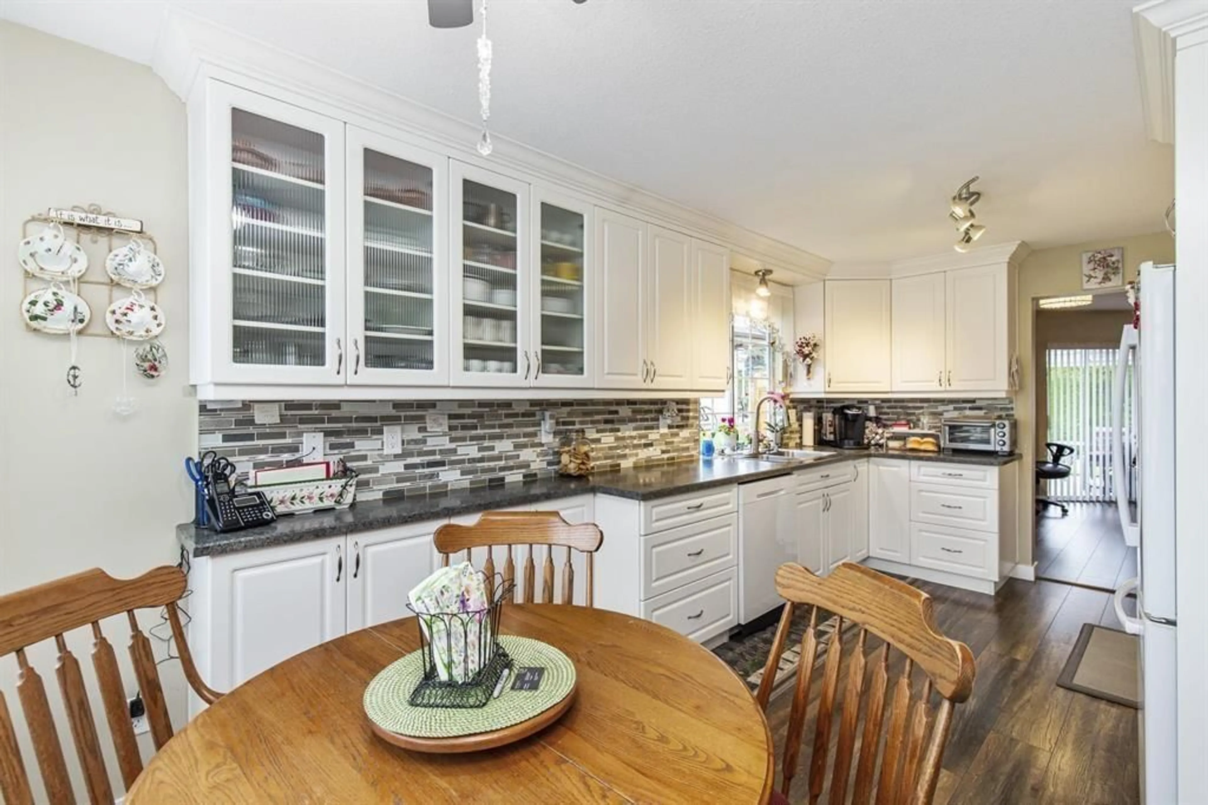 Open concept kitchen, unknown for 31 - 32659 GEORGE FERGUSON WAY, Abbotsford British Columbia V2T4E4