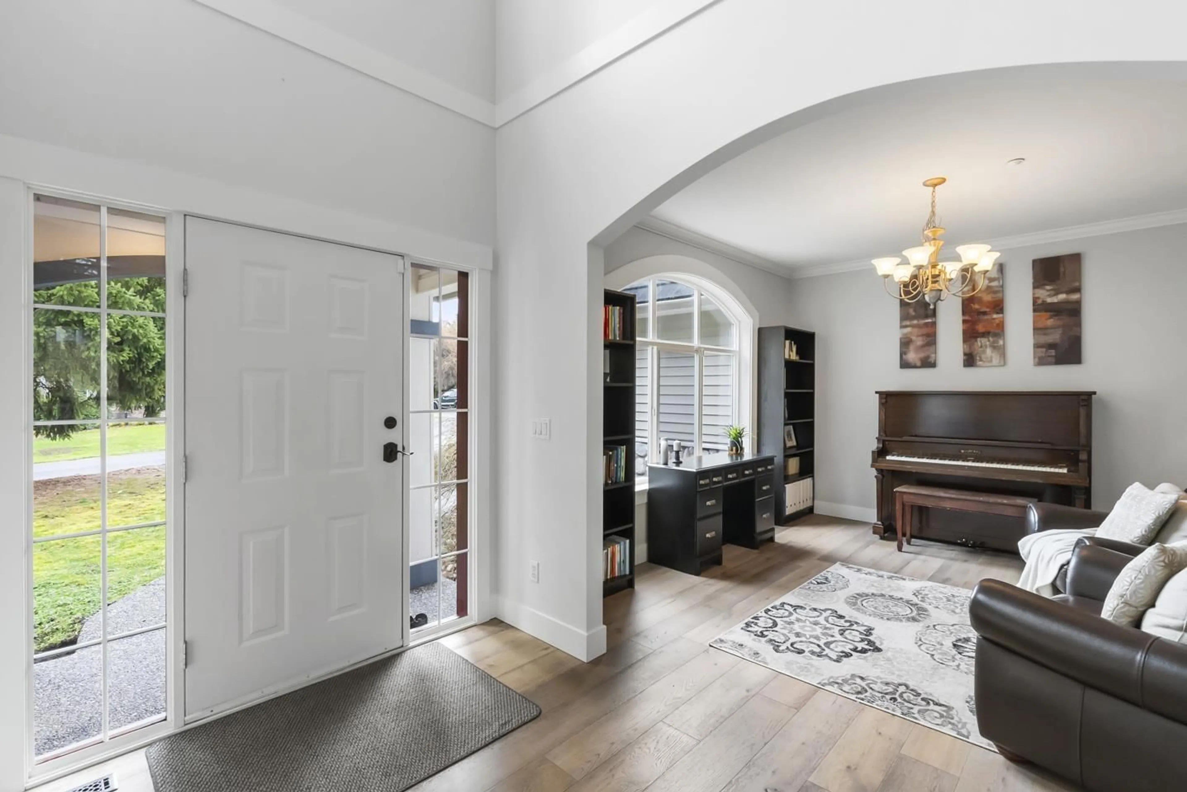 Indoor entryway for 9855 182 STREET, Surrey British Columbia V4N5A9