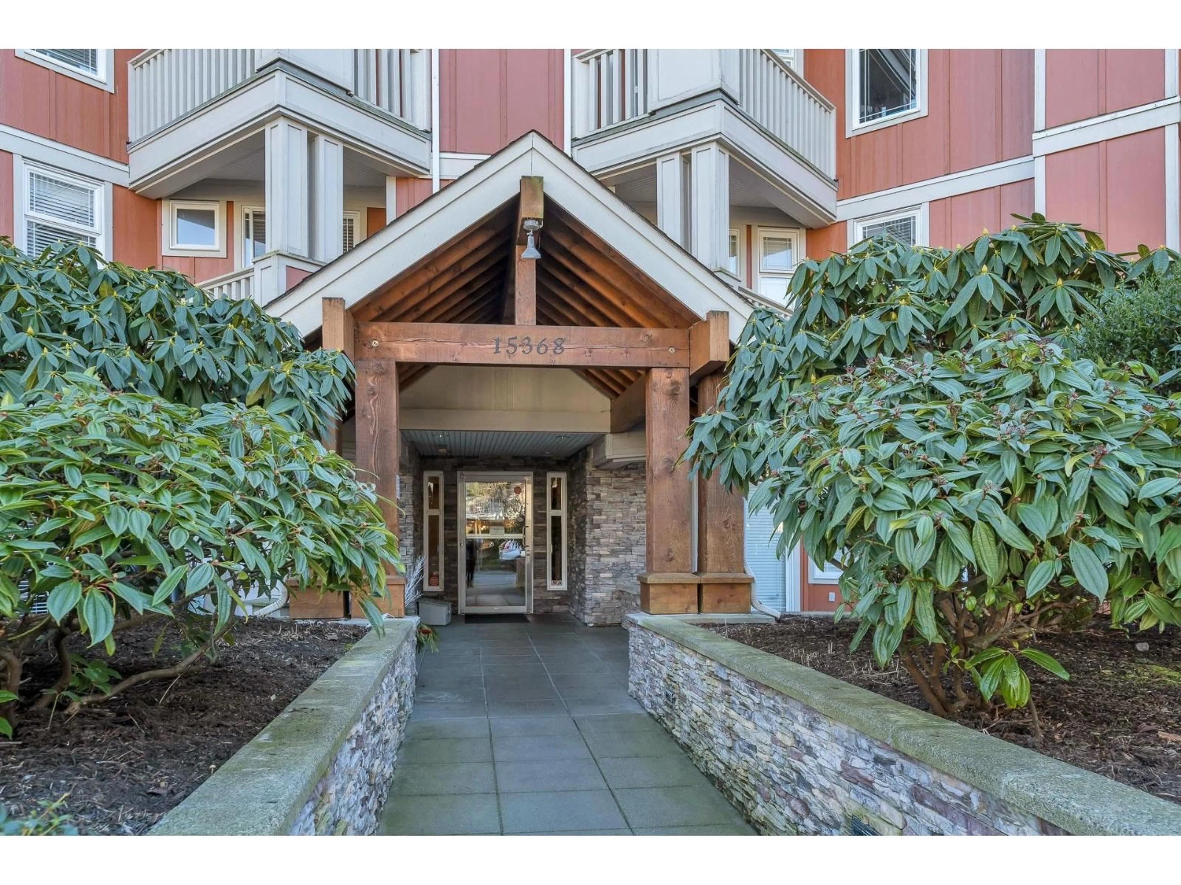 Indoor foyer for 109 - 15368 16A AVENUE, Surrey British Columbia V4A1S9