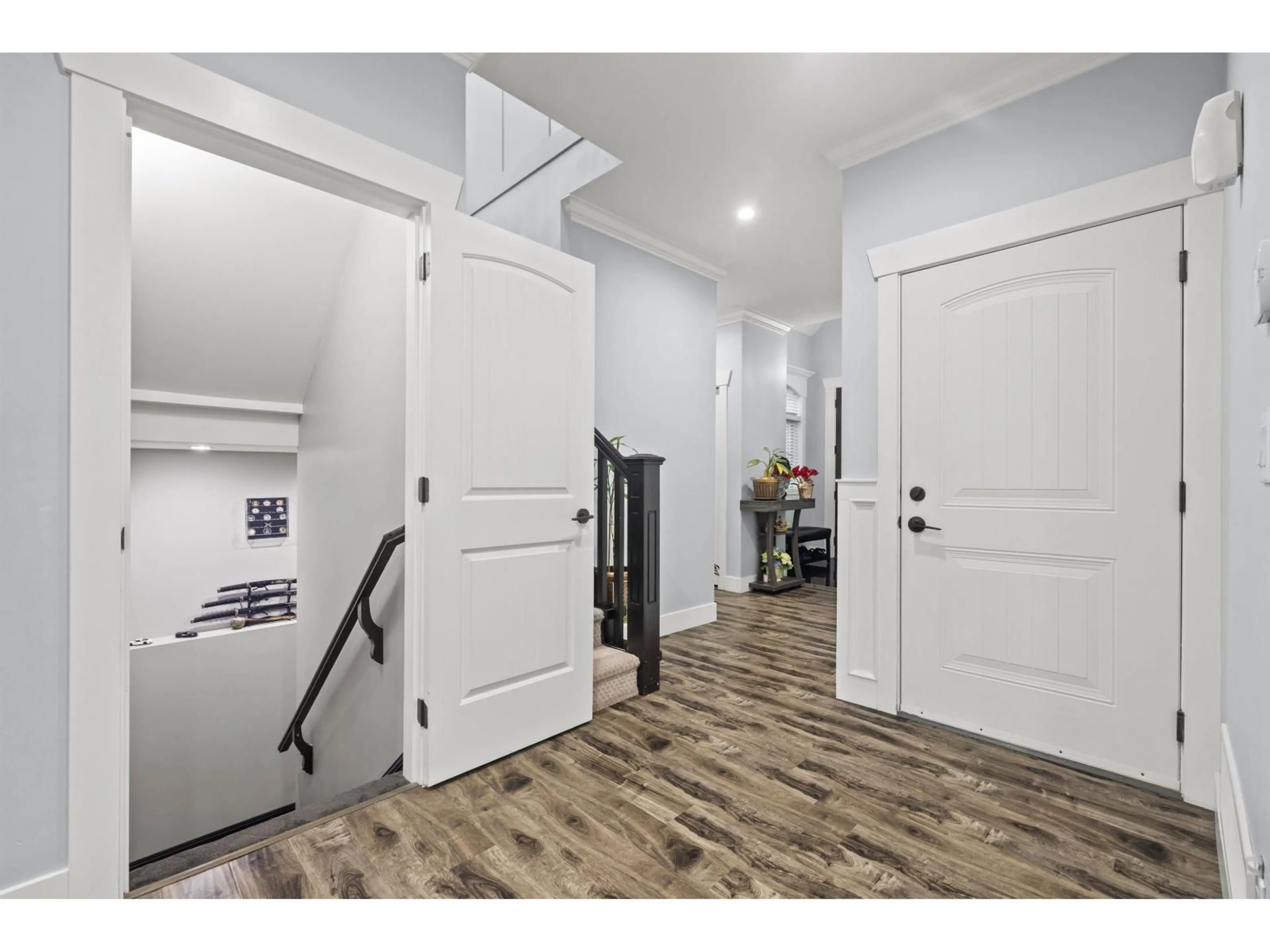 Indoor entryway for 2012 BEAVER STREET, Abbotsford British Columbia V2T3C4