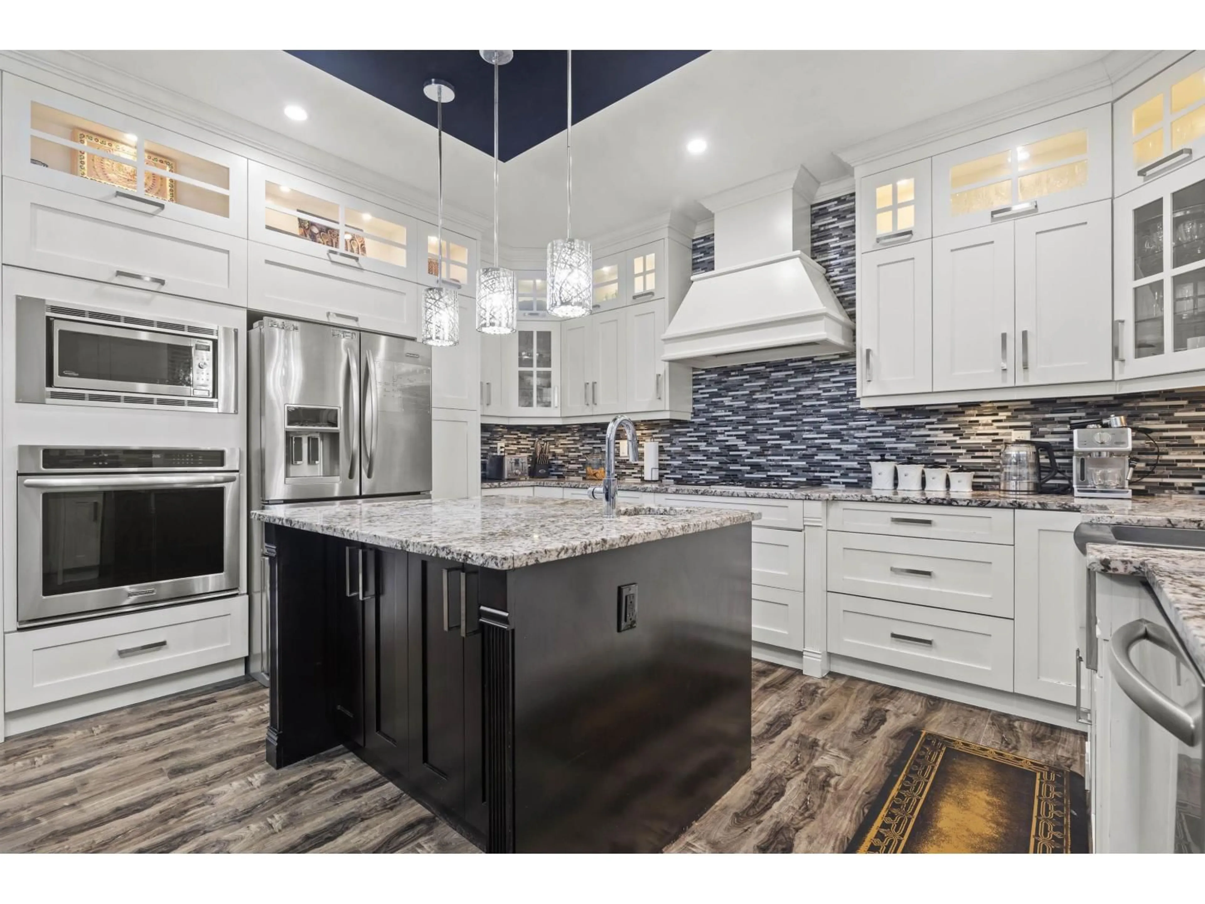 Contemporary kitchen, ceramic/tile floor for 2012 BEAVER STREET, Abbotsford British Columbia V2T3C4