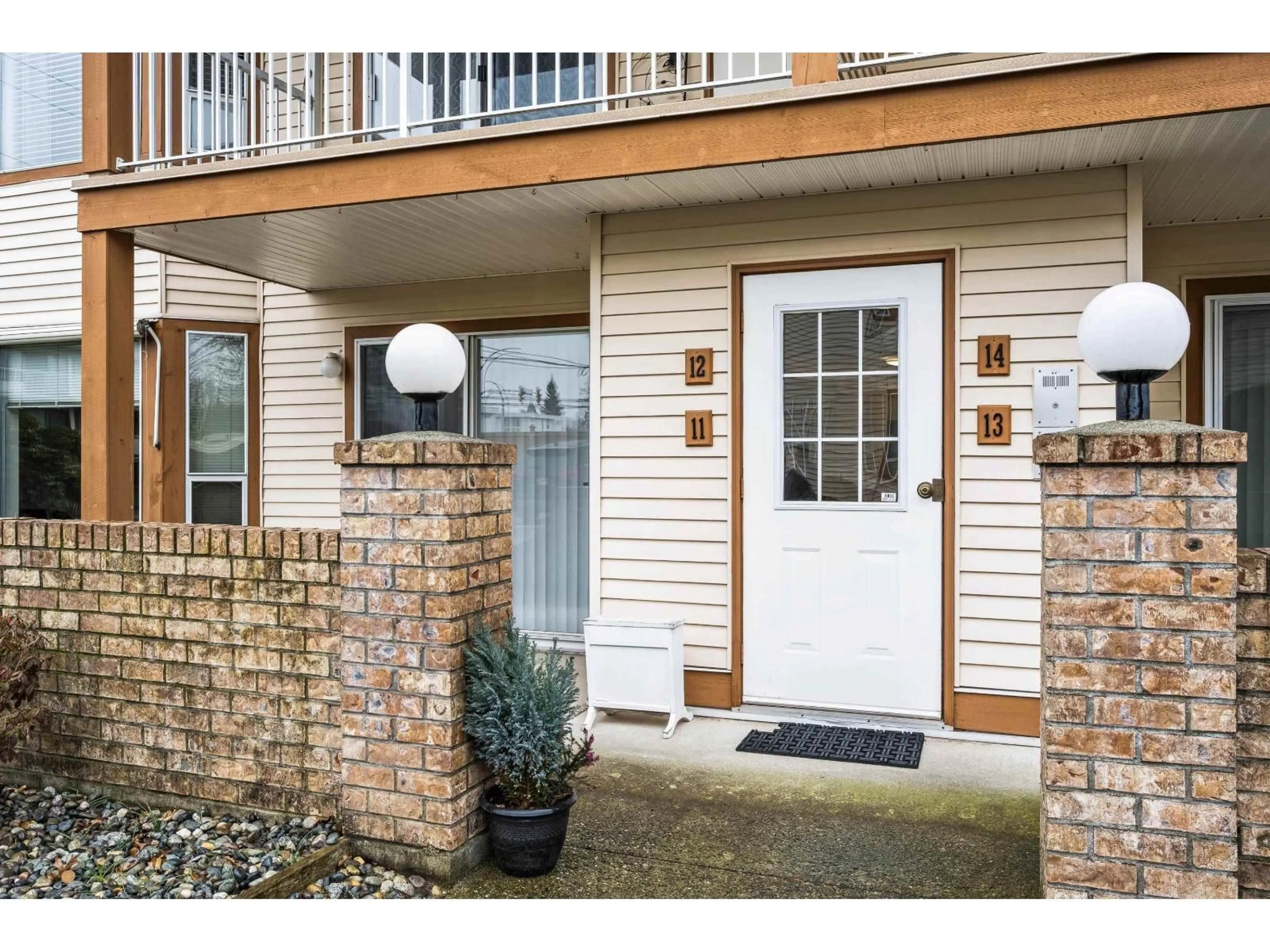 Indoor entryway for 14 - 2456 WARE STREET, Abbotsford British Columbia V2S3E1