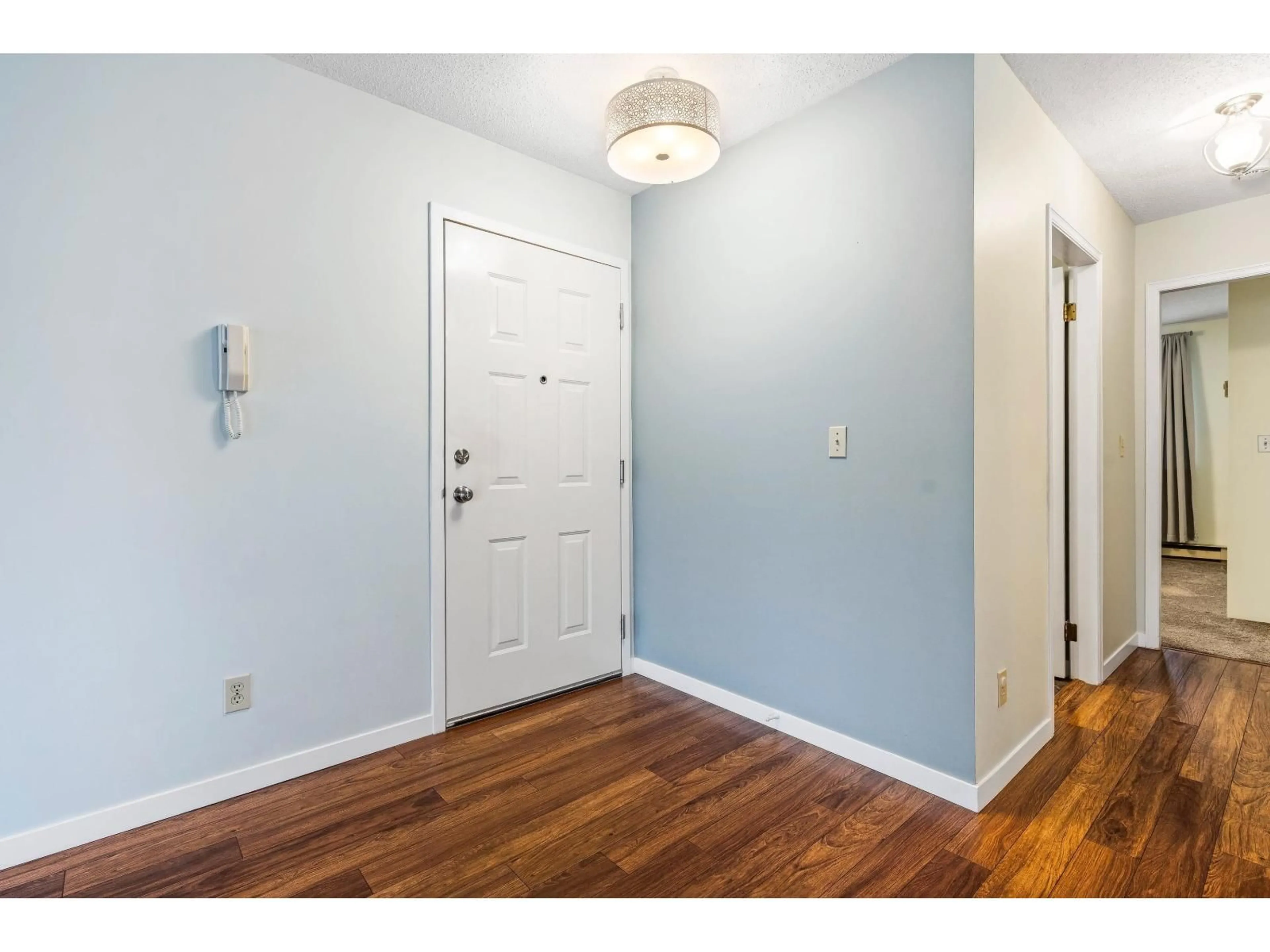 Indoor entryway for 14 - 2456 WARE STREET, Abbotsford British Columbia V2S3E1