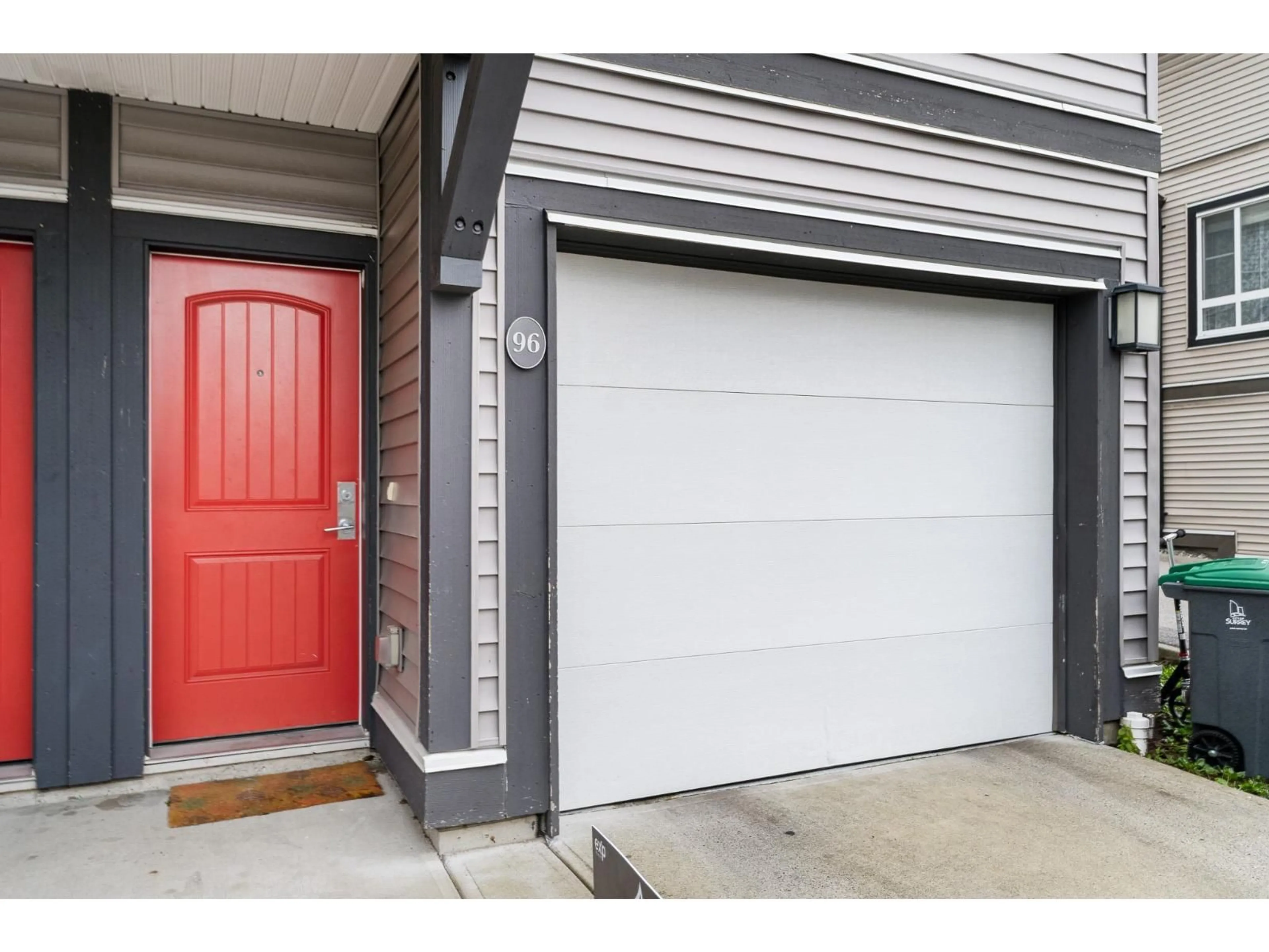 Indoor entryway for 96 - 14555 68 AVENUE, Surrey British Columbia V3S2A8