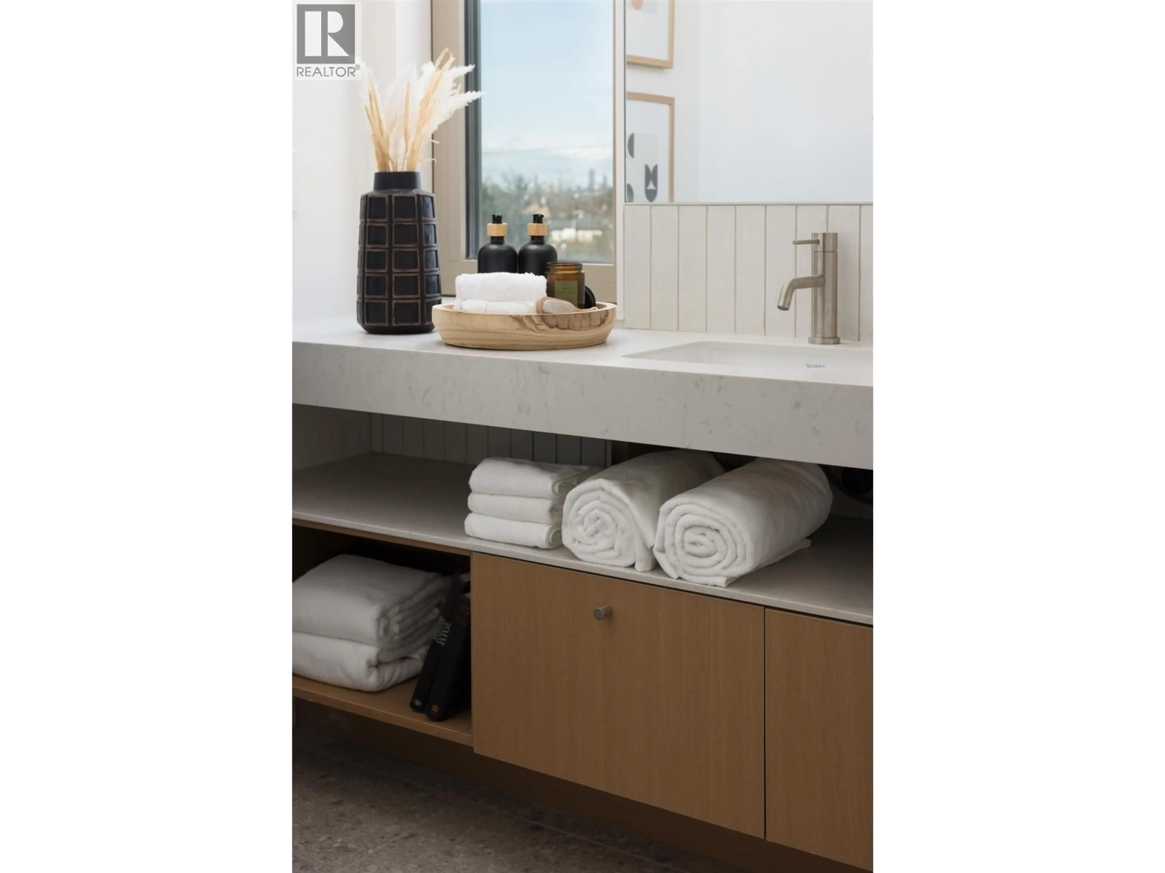 Contemporary bathroom, ceramic/tile floor for 1 - 2915 5TH AVENUE, Vancouver British Columbia V5M1N6