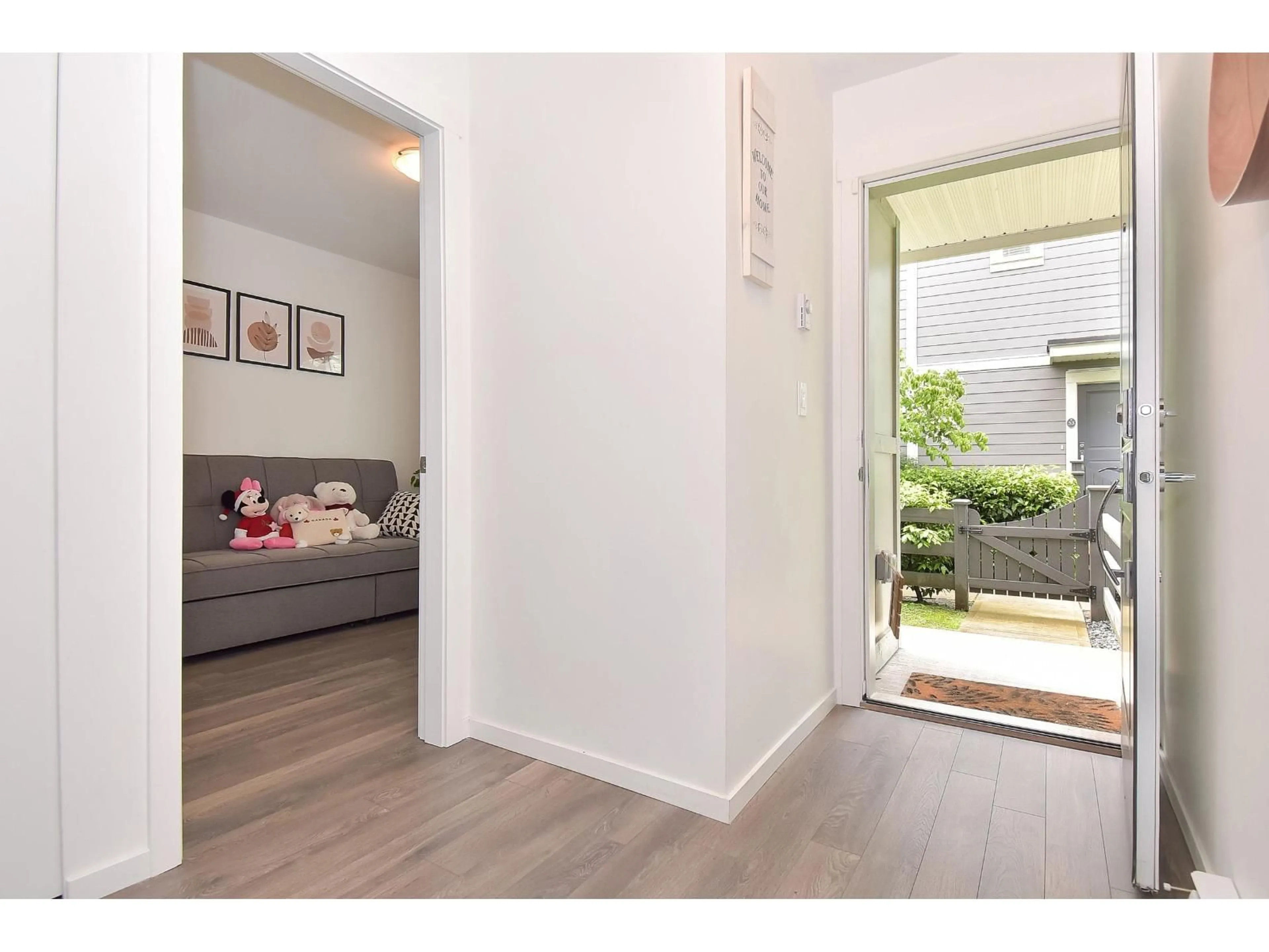 Indoor entryway for 39 - 15850 85 AVENUE, Surrey British Columbia V4N6W2