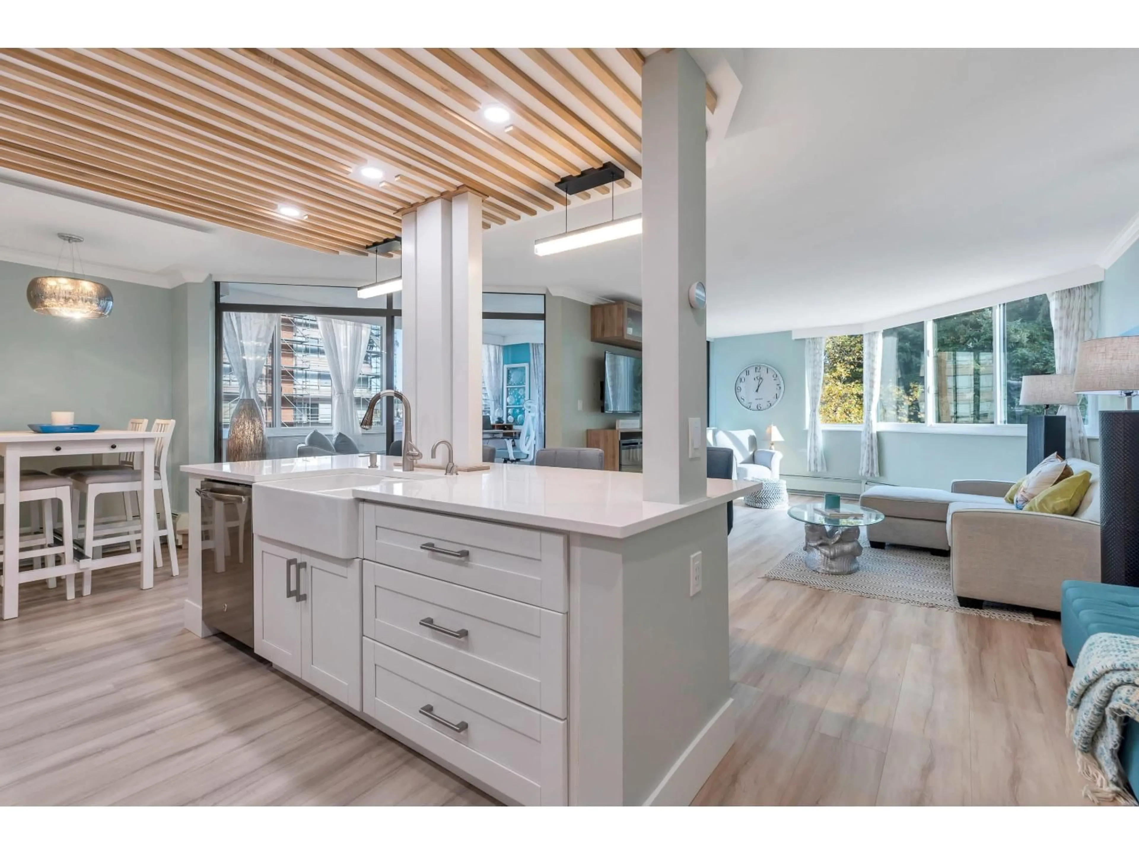 Open concept kitchen, wood/laminate floor for 402 - 1480 FOSTER STREET, White Rock British Columbia V4B3X7