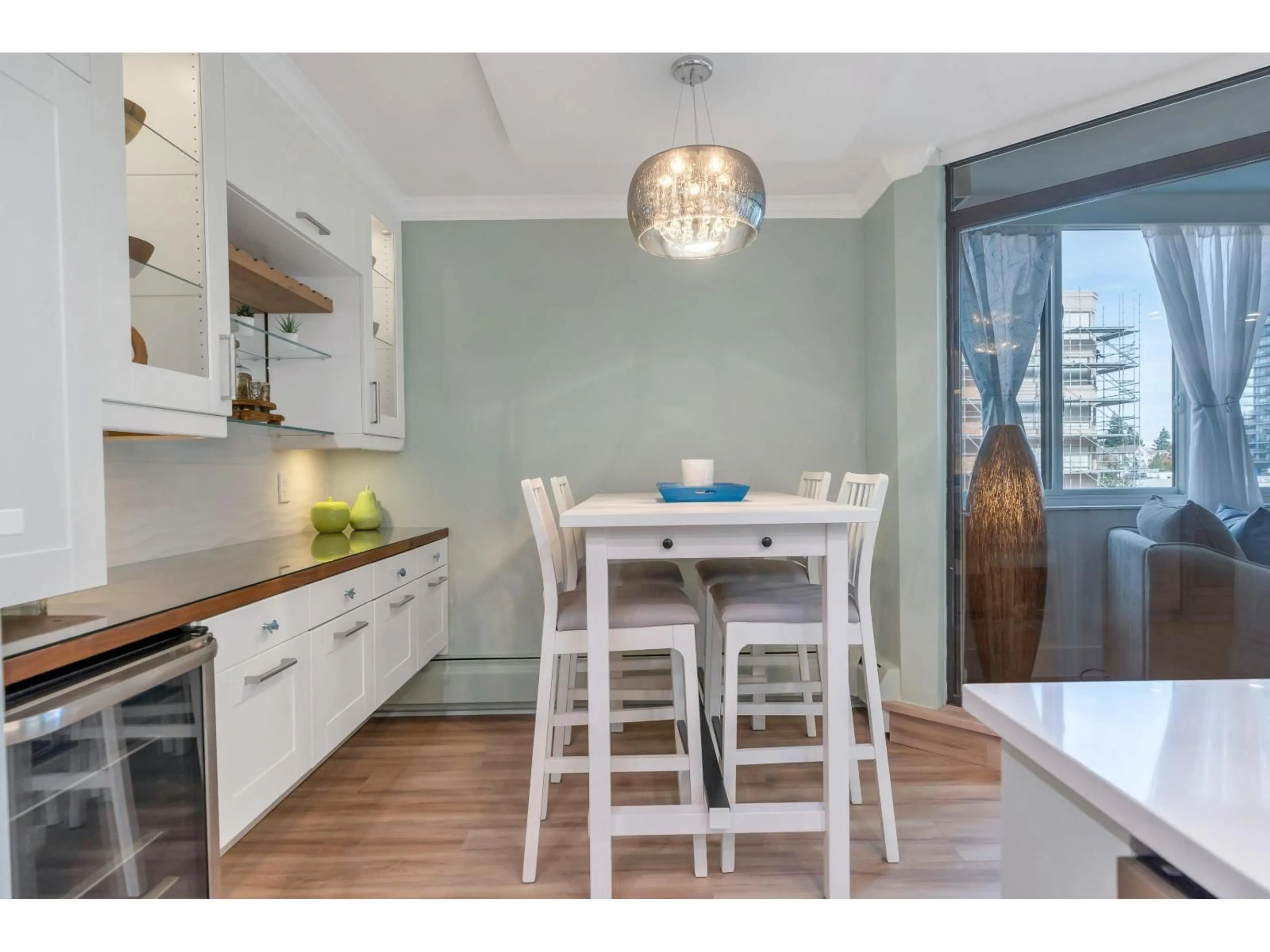Open concept kitchen, wood/laminate floor for 402 - 1480 FOSTER STREET, White Rock British Columbia V4B3X7
