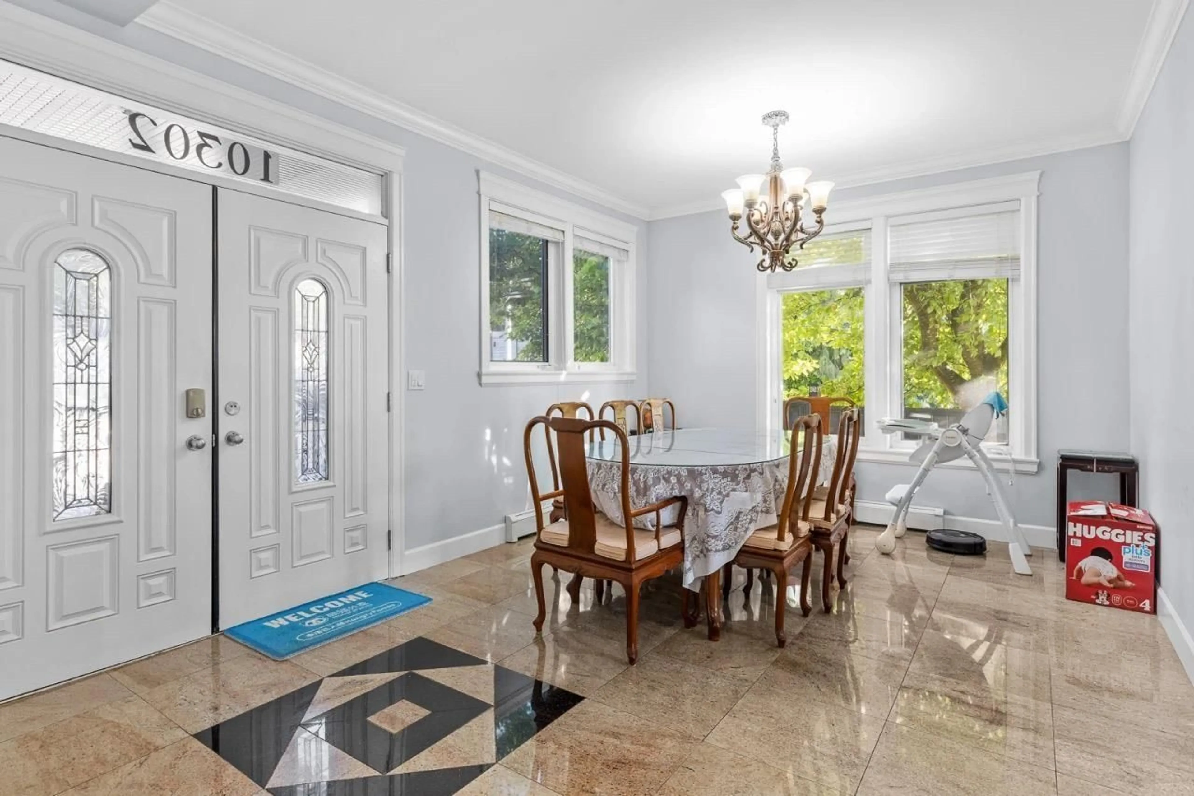 Dining room, ceramic/tile floor for 10302 MAIN STREET, Delta British Columbia V4C2P4