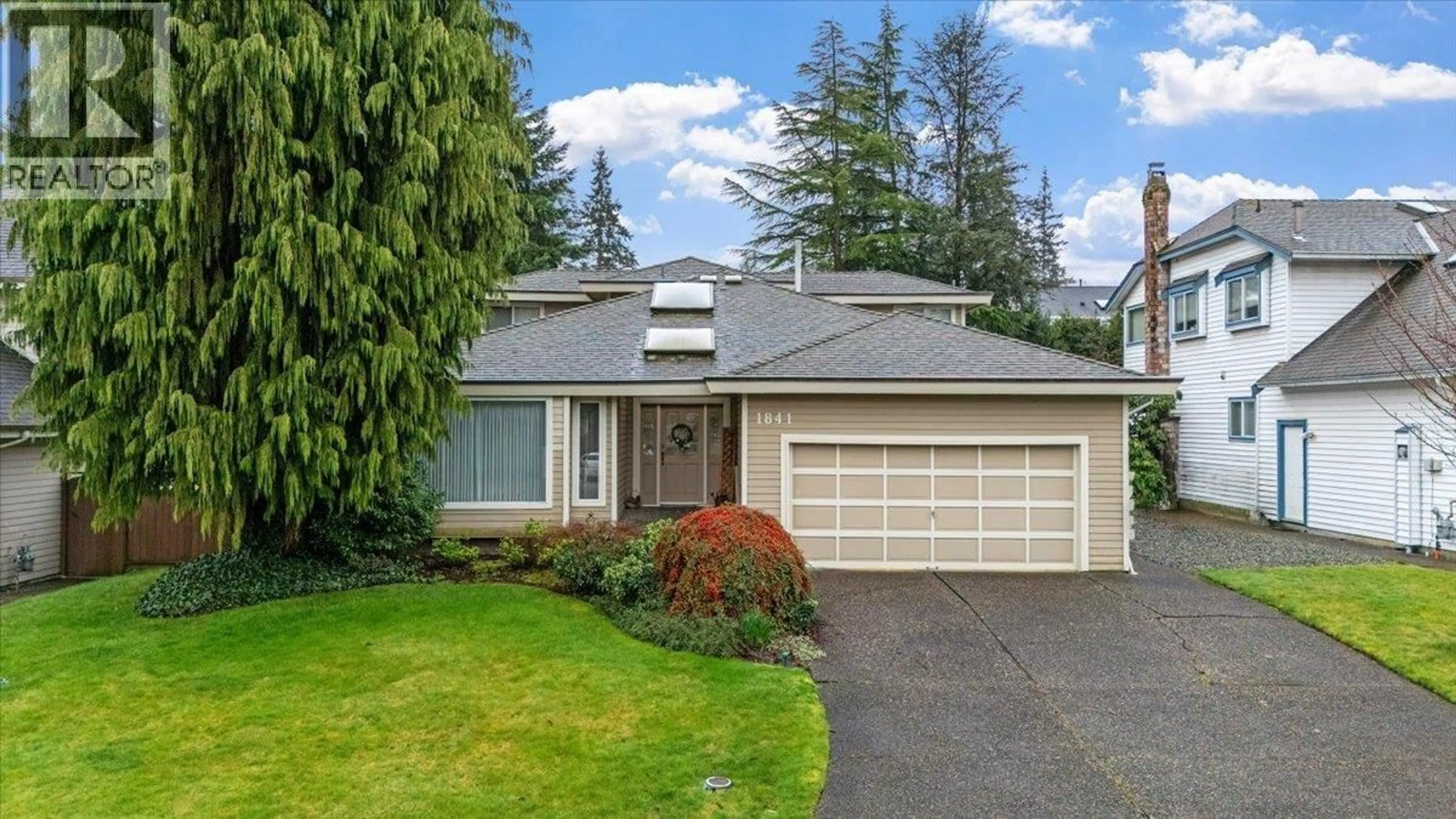 Home with vinyl exterior material, street for 1841 WALNUT CRESCENT, Coquitlam British Columbia V3J7S9