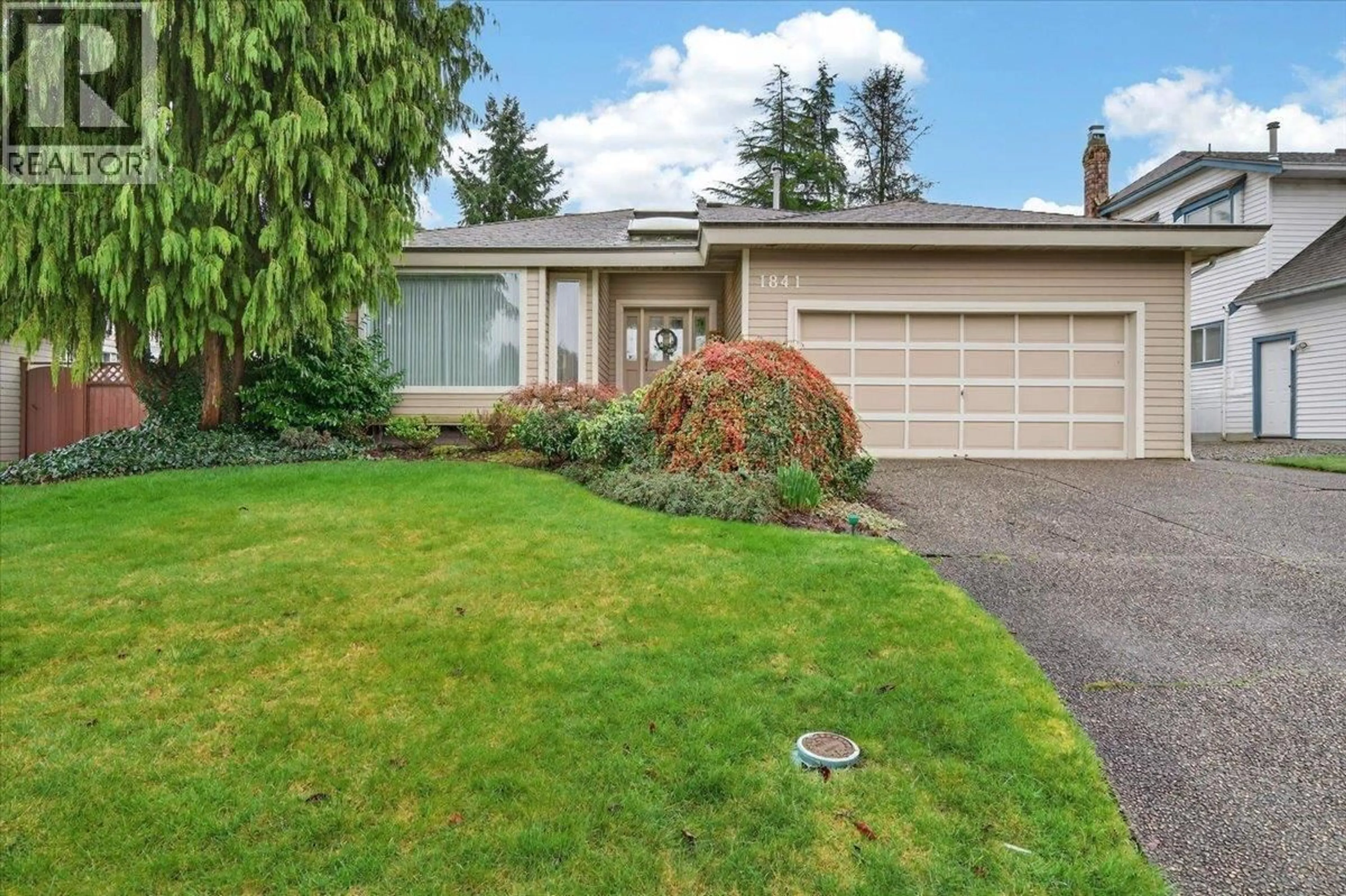 Home with vinyl exterior material, street for 1841 WALNUT CRESCENT, Coquitlam British Columbia V3J7S9