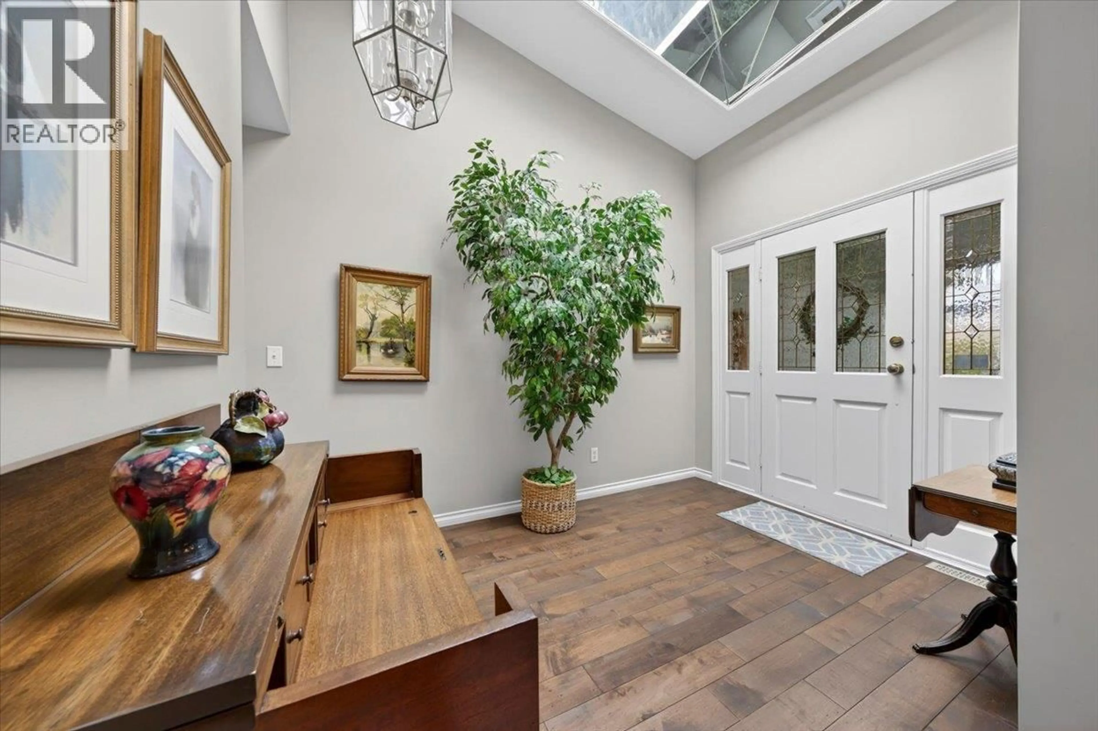 Indoor entryway for 1841 WALNUT CRESCENT, Coquitlam British Columbia V3J7S9