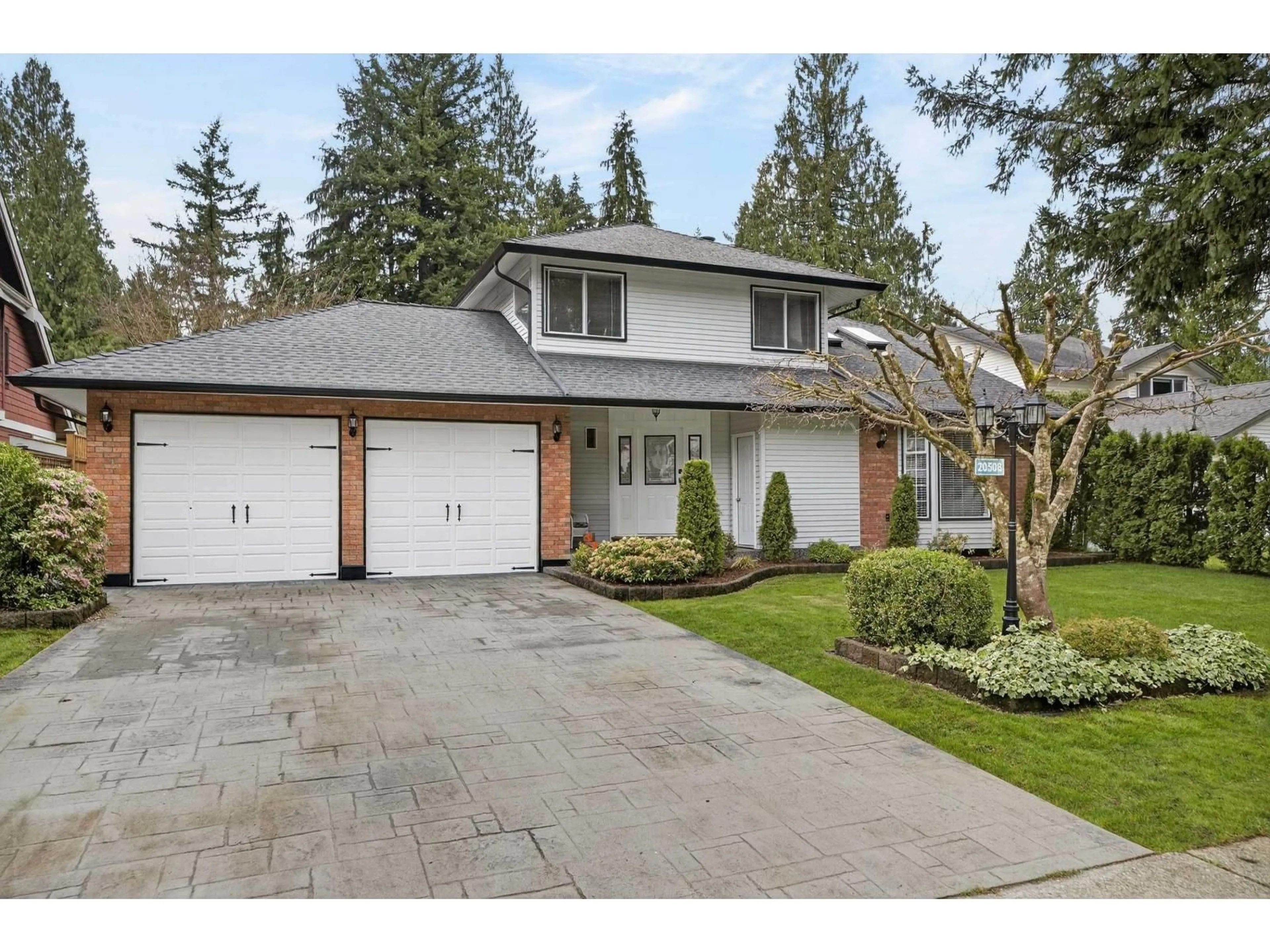 Home with vinyl exterior material, street for 20508 92A AVENUE, Langley British Columbia V1M1B7