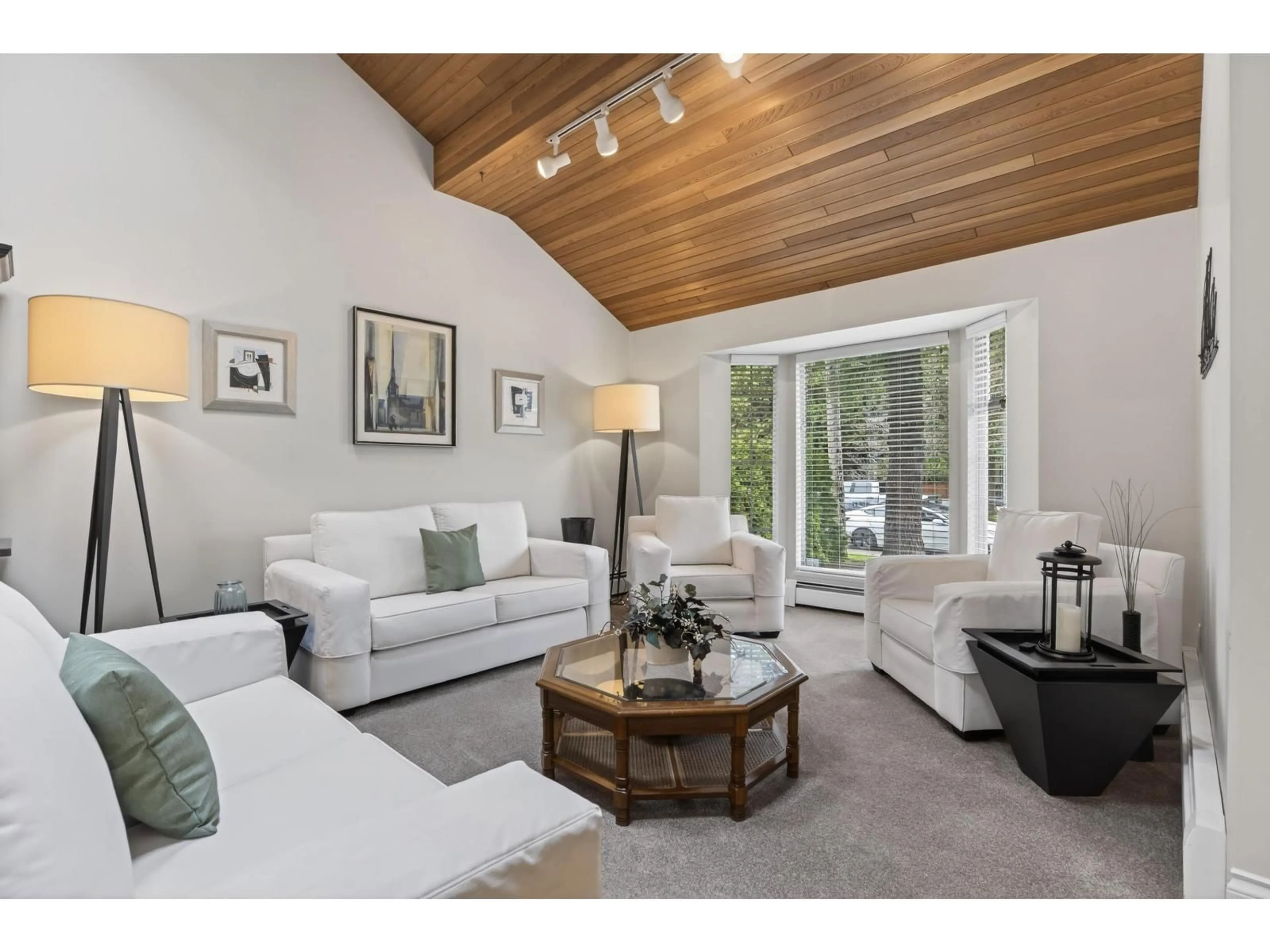 Living room with furniture, wood/laminate floor for 20508 92A AVENUE, Langley British Columbia V1M1B7