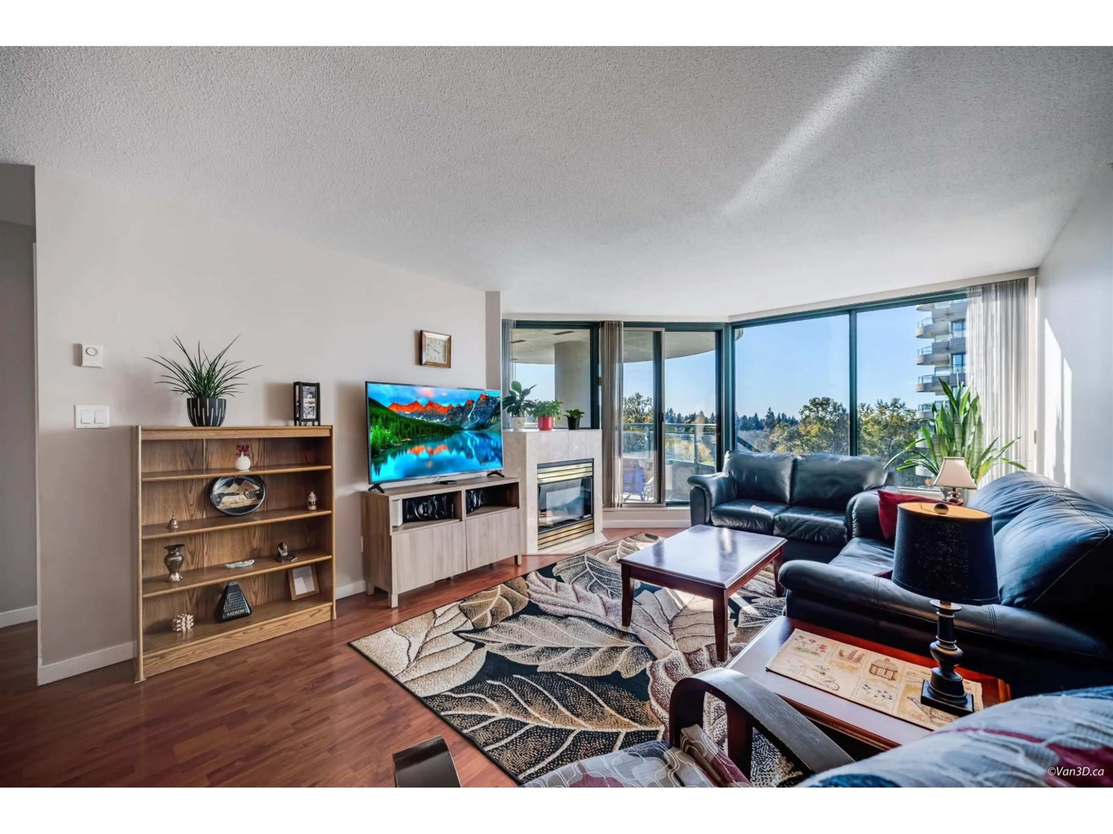 Living room with furniture, wood/laminate floor for 904 - 13383 108 AVENUE, Surrey British Columbia V3T5T6