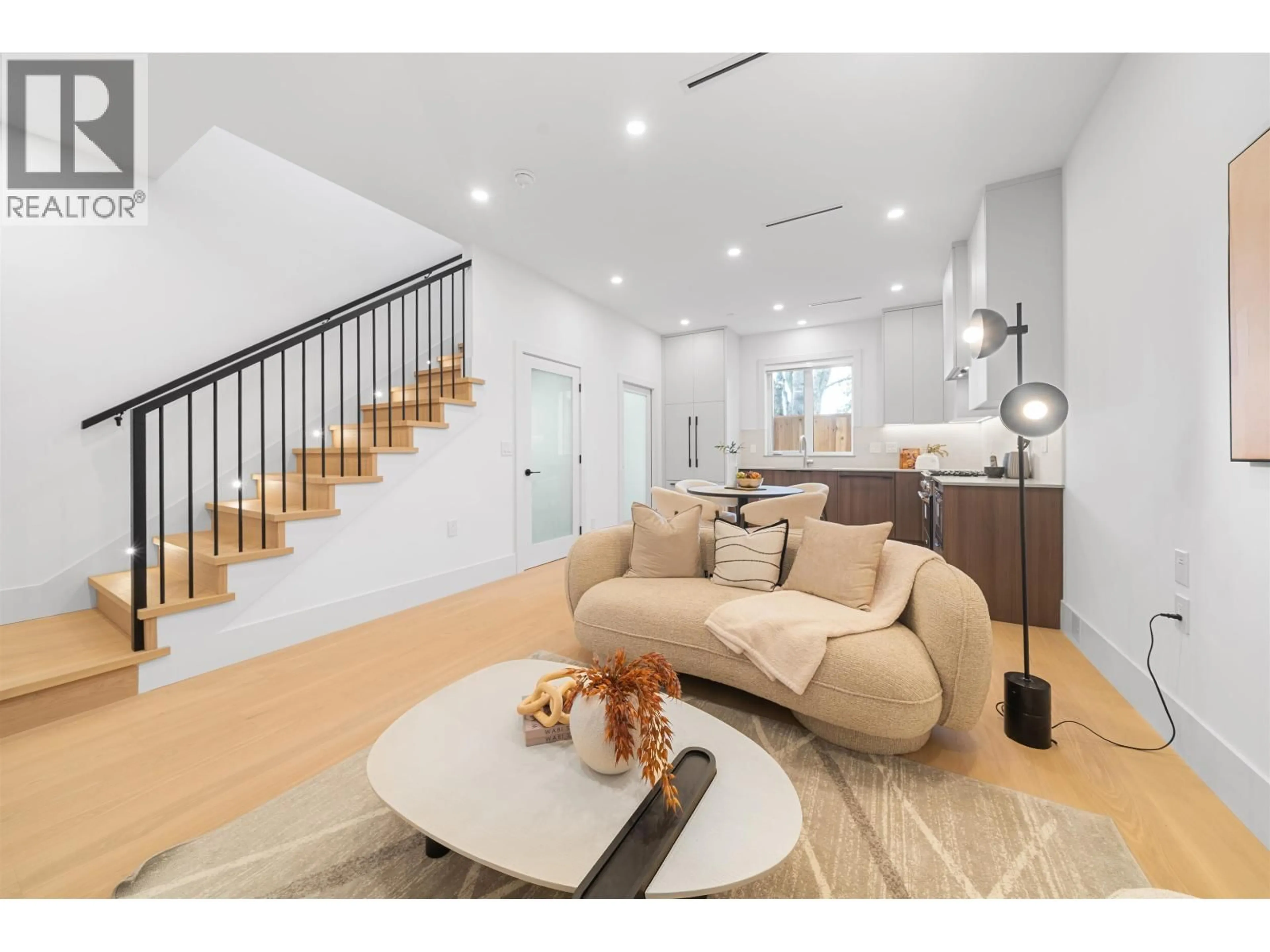 Unknown for 2609 DUNDAS STREET, Vancouver British Columbia V5K1R1