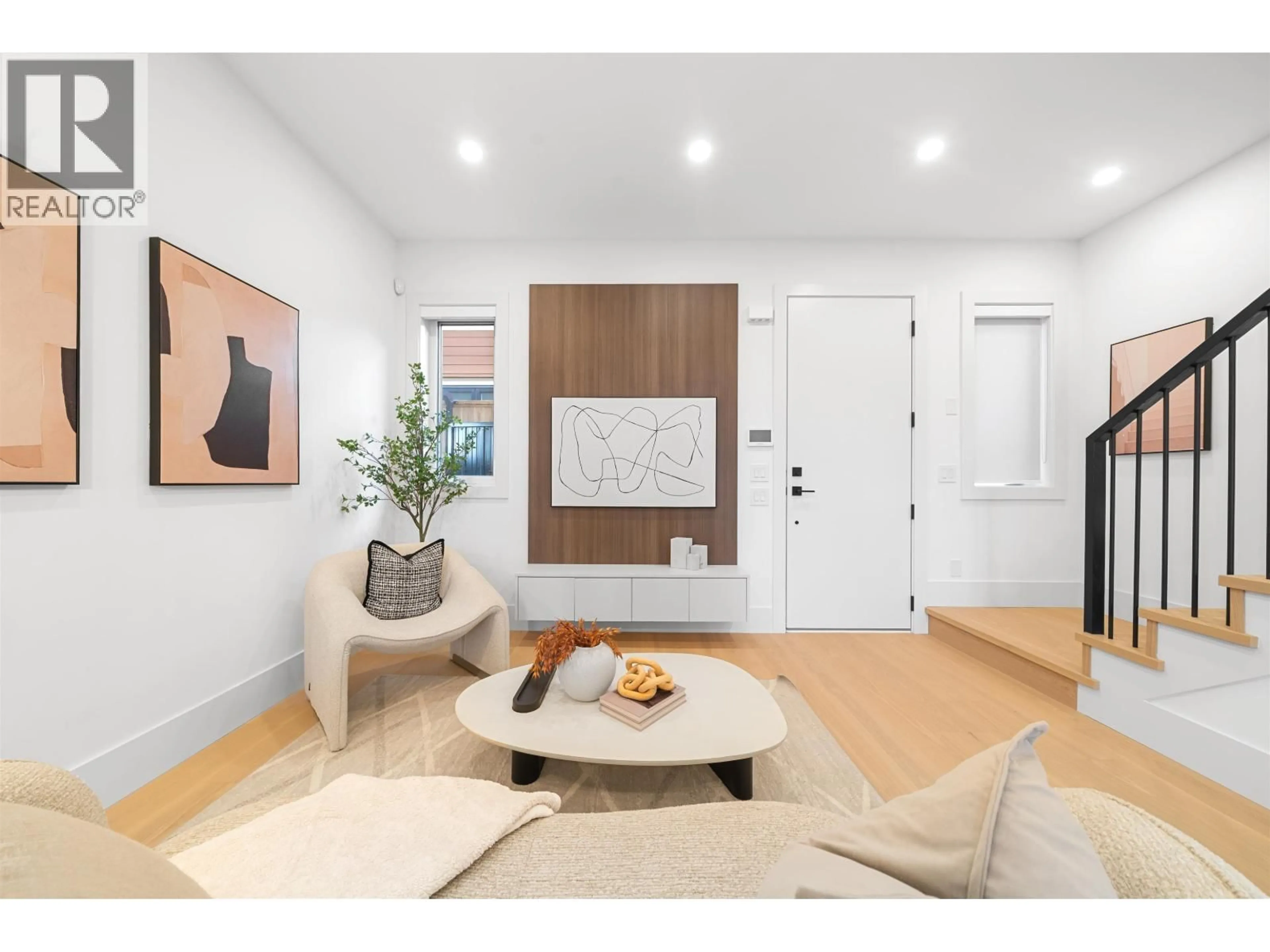 Indoor entryway for 2609 DUNDAS STREET, Vancouver British Columbia V5K1R1