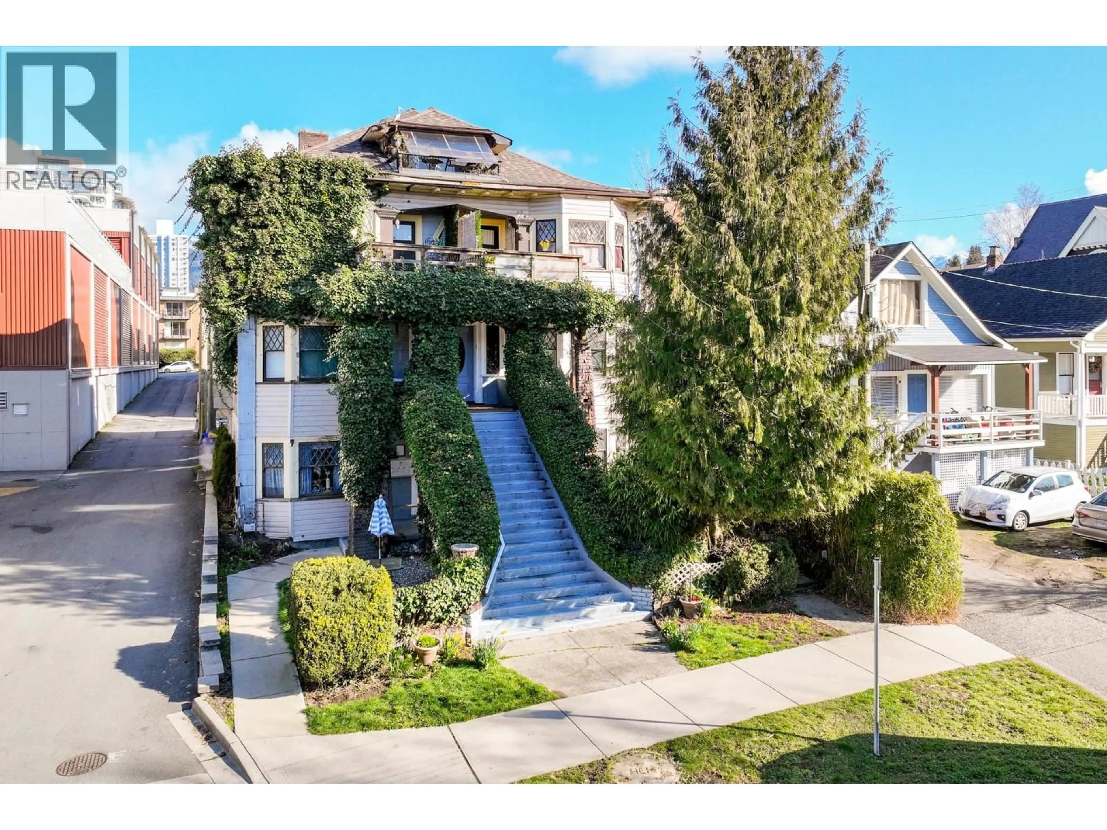 Unknown for 160 10TH STREET, North Vancouver British Columbia V7L2C8