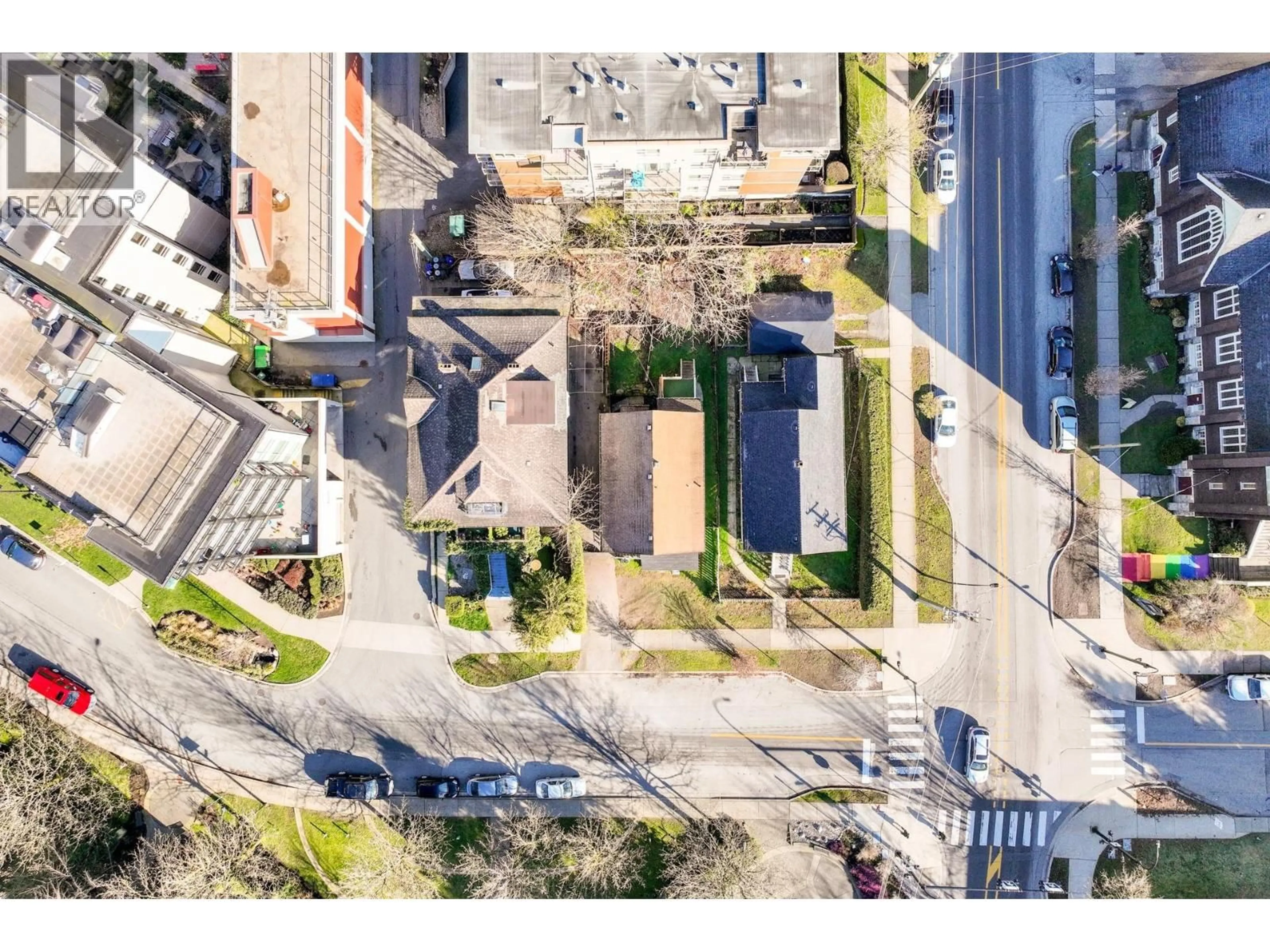 A pic from outside/outdoor area/front of a property/back of a property/a pic from drone, street for 160 10TH STREET, North Vancouver British Columbia V7L2C8