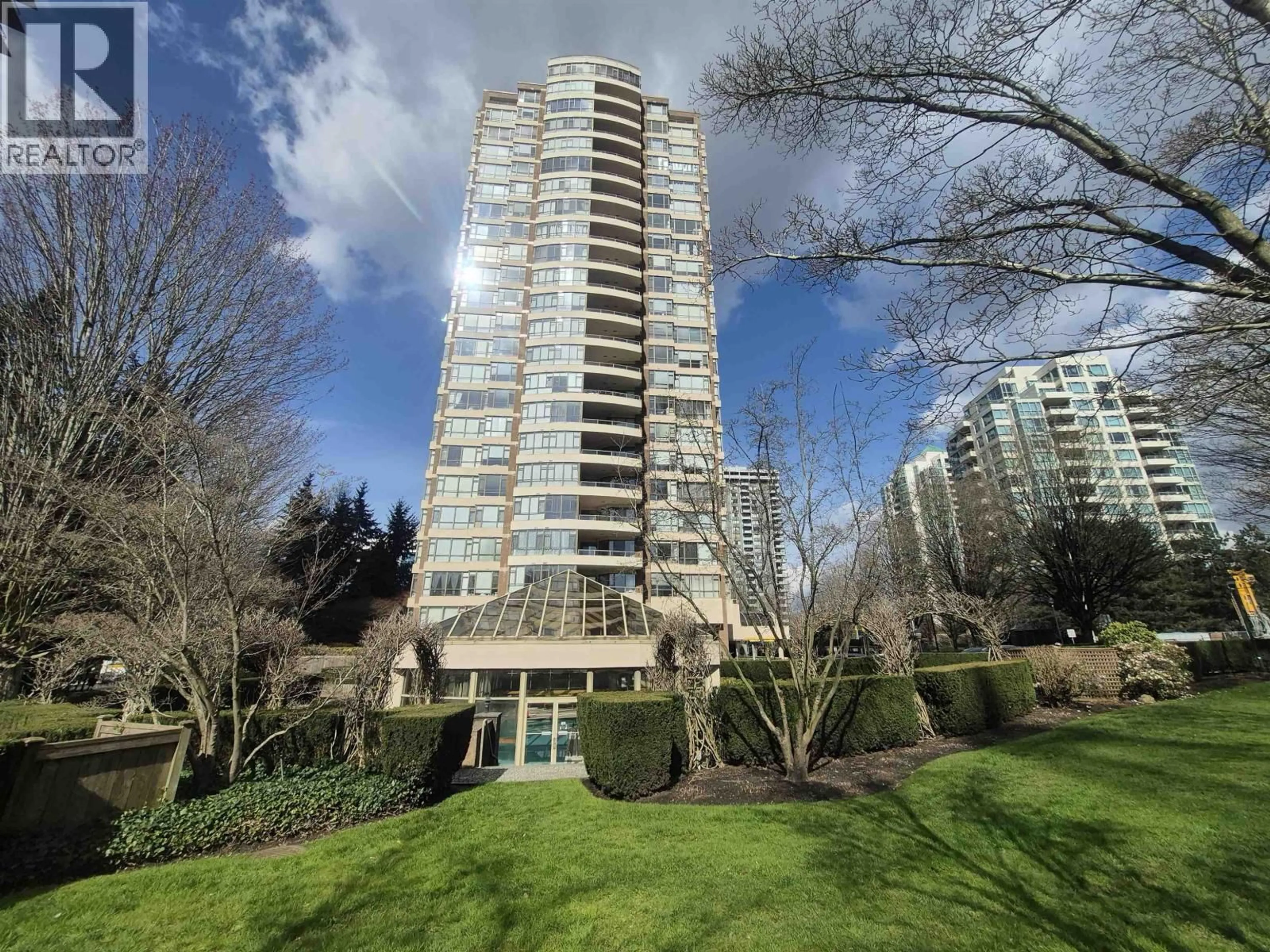 Indoor foyer for 2002 - 5885 OLIVE AVENUE, Burnaby British Columbia V5H4N8