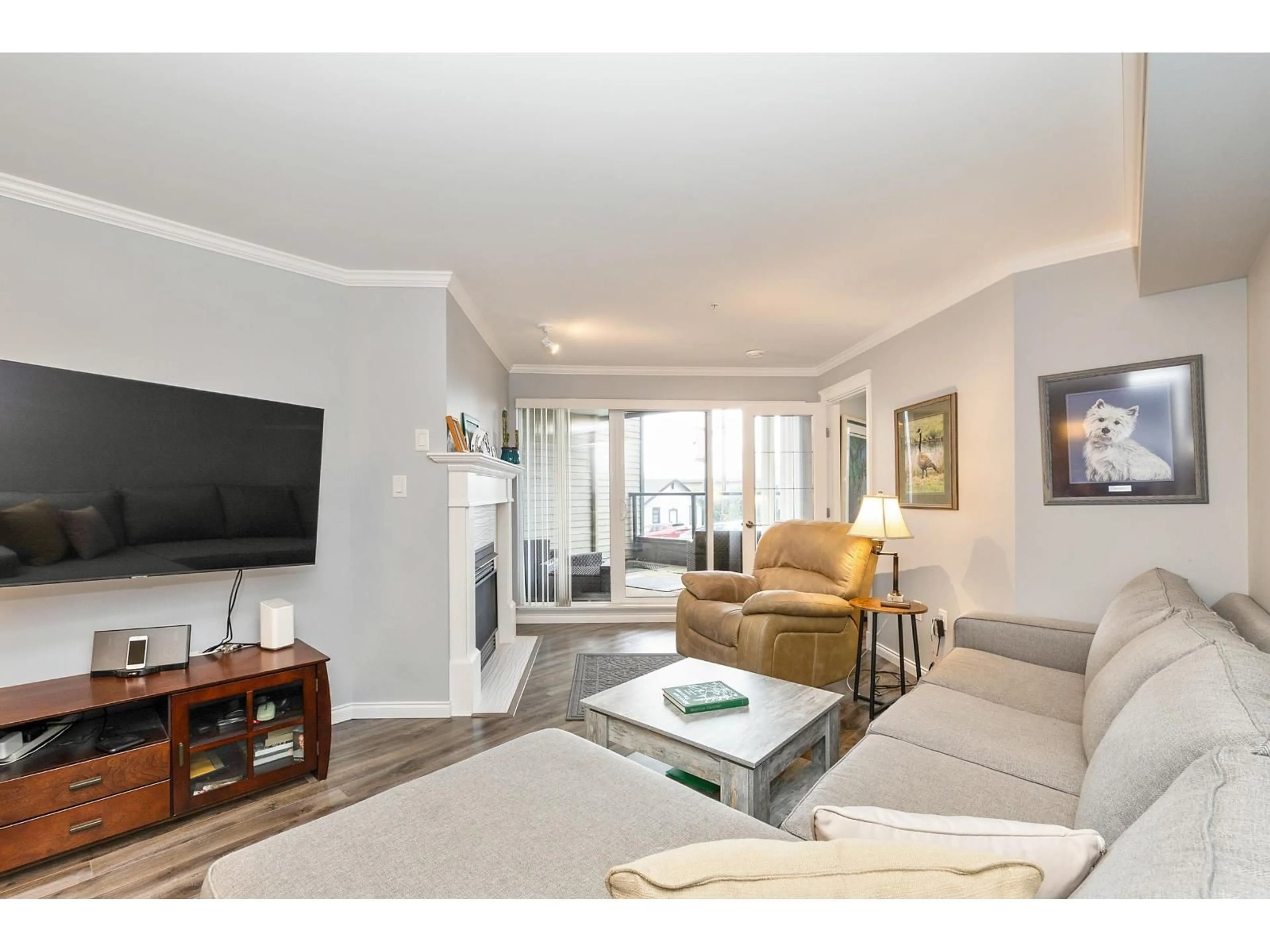 Living room with furniture, unknown for 211 - 15210 PACIFIC AVENUE, White Rock British Columbia V4B5L2