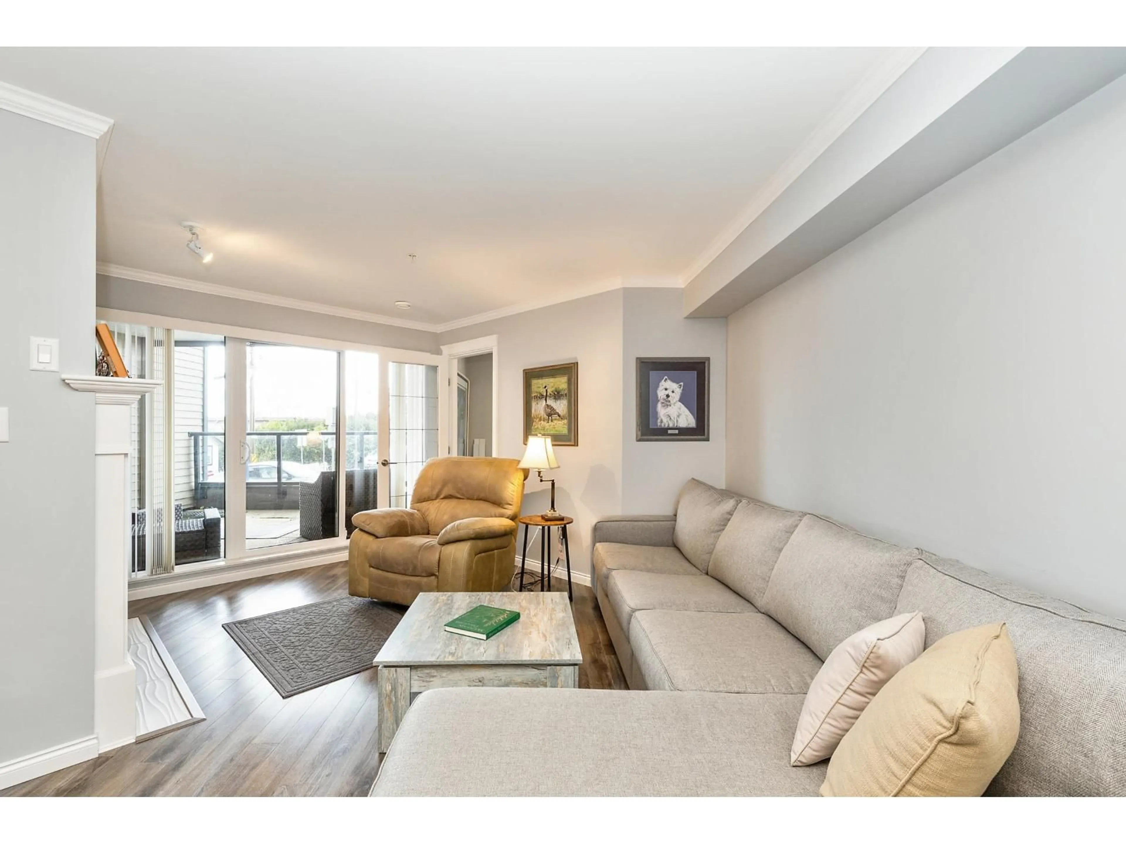 Living room with furniture, unknown for 211 - 15210 PACIFIC AVENUE, White Rock British Columbia V4B5L2