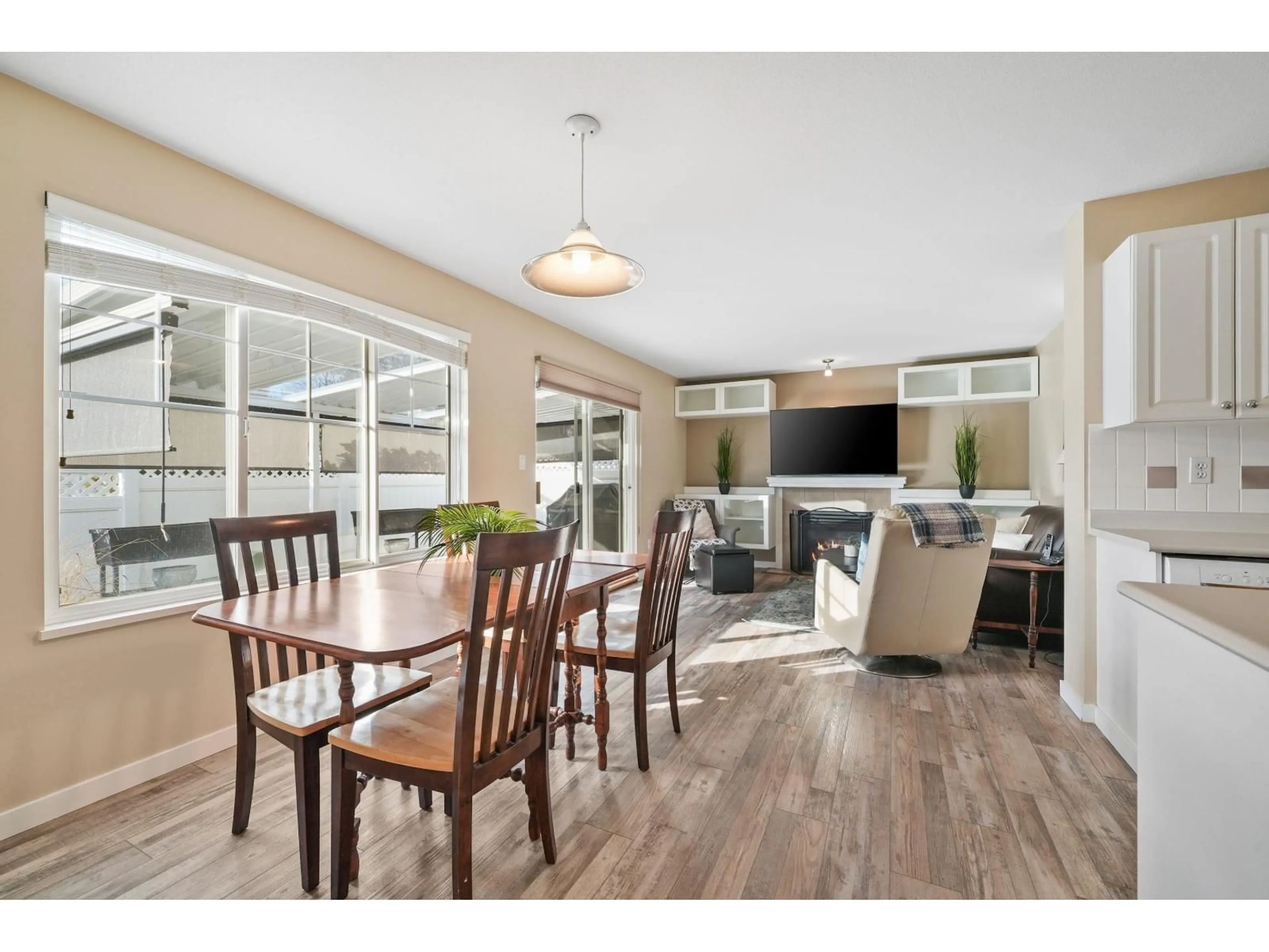 Open concept kitchen, wood/laminate floor for 62 - 6885 184 STREET, Surrey British Columbia V3S9G1