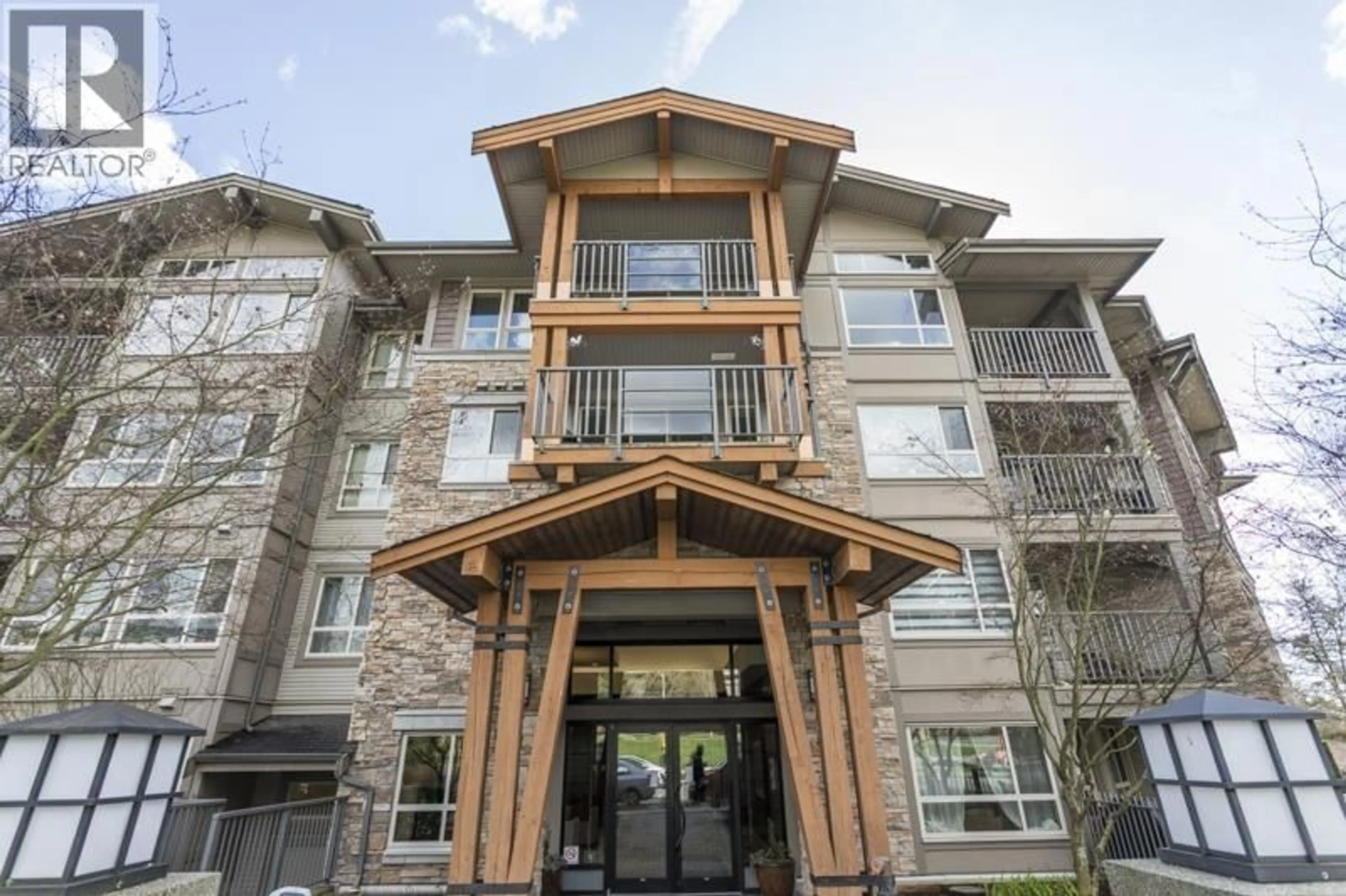 Indoor foyer for 215 - 3110 DAYANEE SPRINGS BOULEVARD, Coquitlam British Columbia V3E0B4