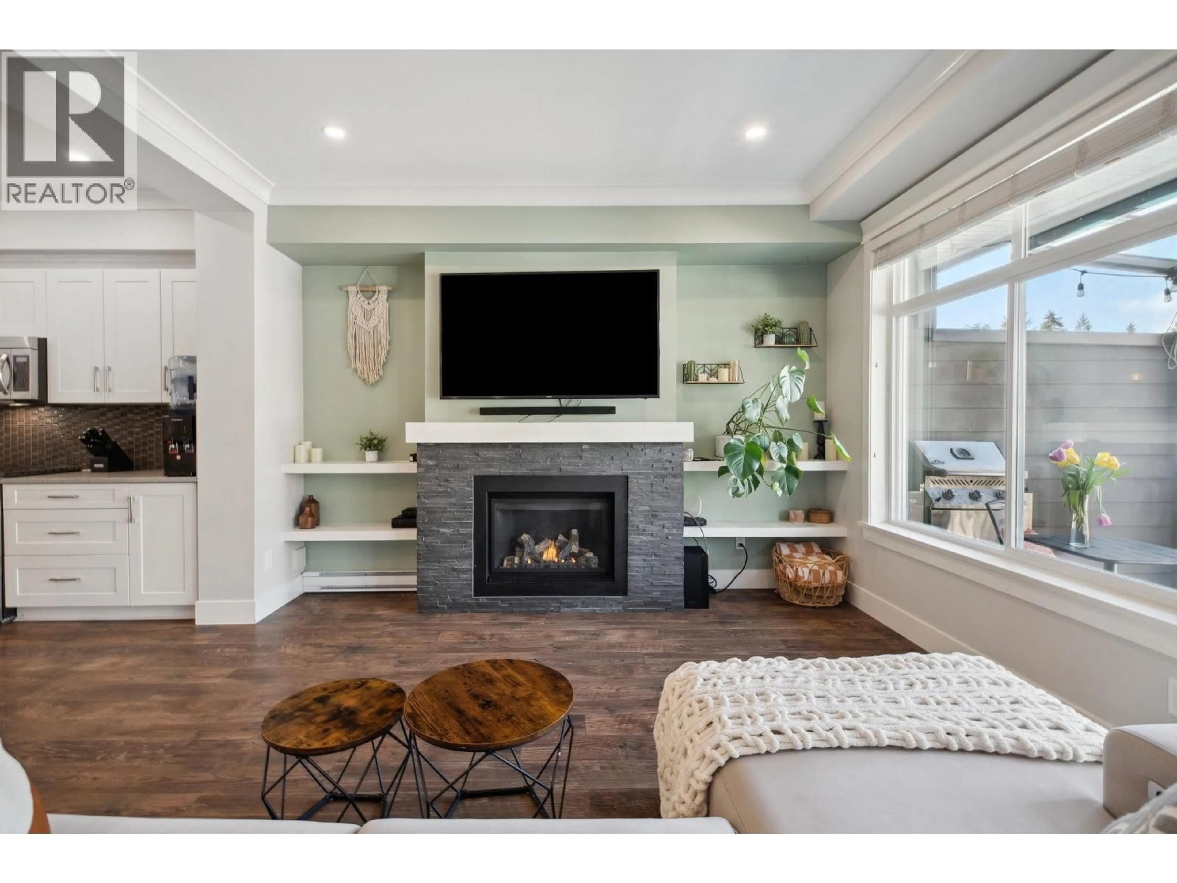 Living room with furniture, wood/laminate floor for 24 - 11461 236 STREET, Maple Ridge British Columbia V2W0H6