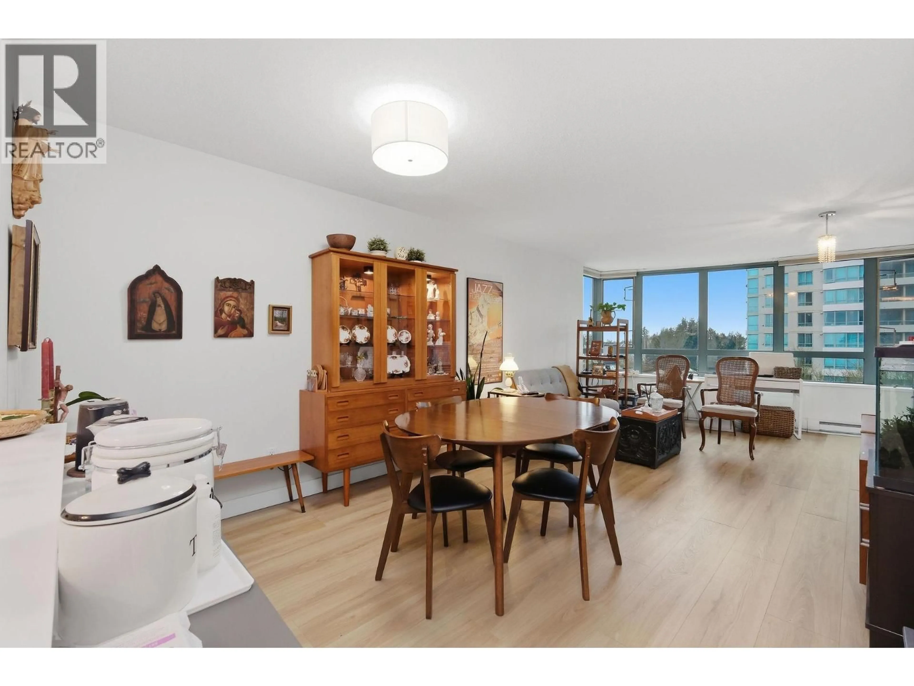 Dining room, wood/laminate floor for 505 - 6659 SOUTHOAKS CRESCENT, Burnaby British Columbia V5E4M9