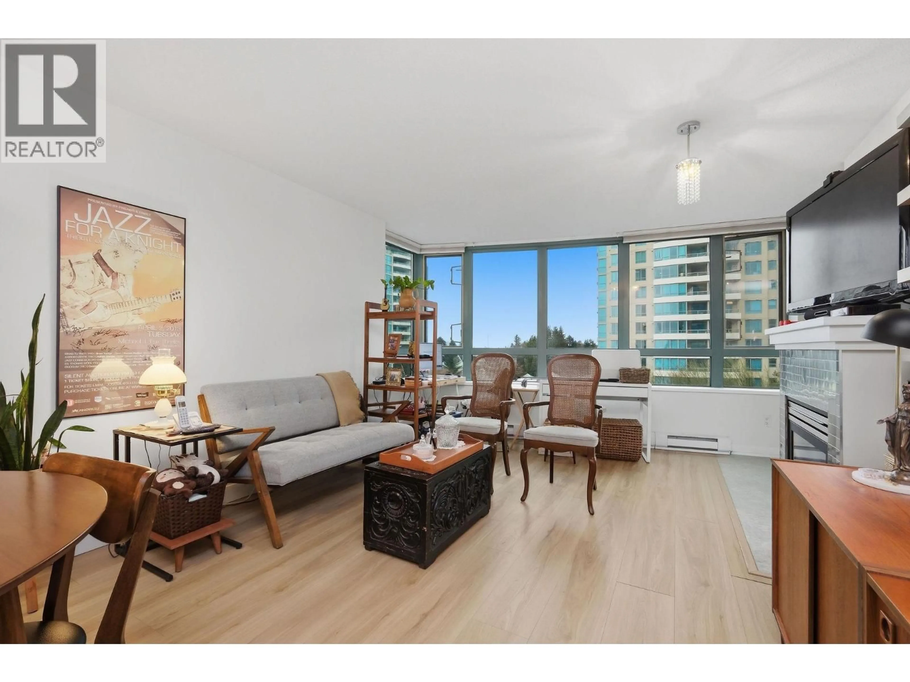 Living room with furniture, wood/laminate floor for 505 - 6659 SOUTHOAKS CRESCENT, Burnaby British Columbia V5E4M9